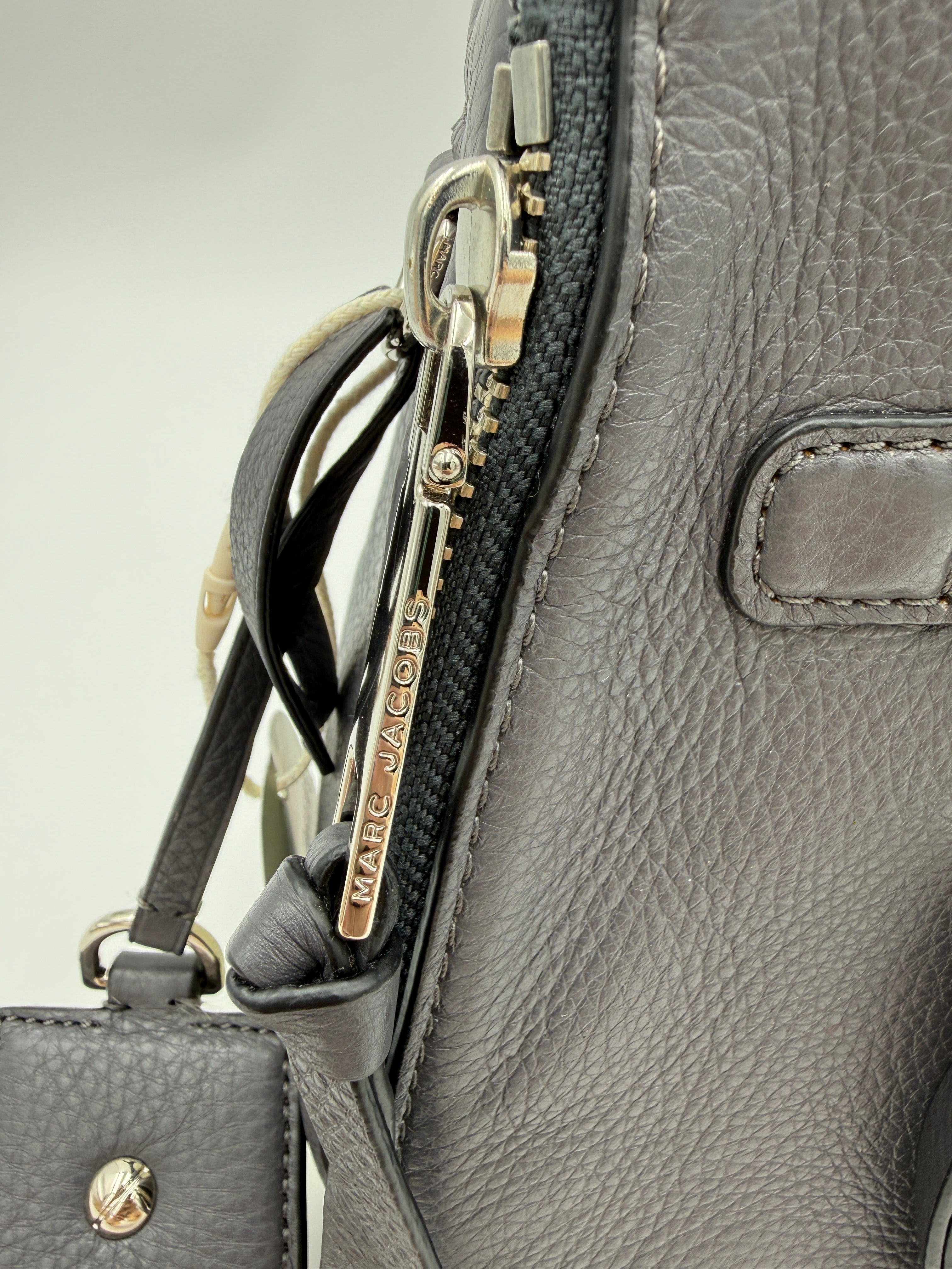 Marc Jacobs Saddle Gray bag with dust