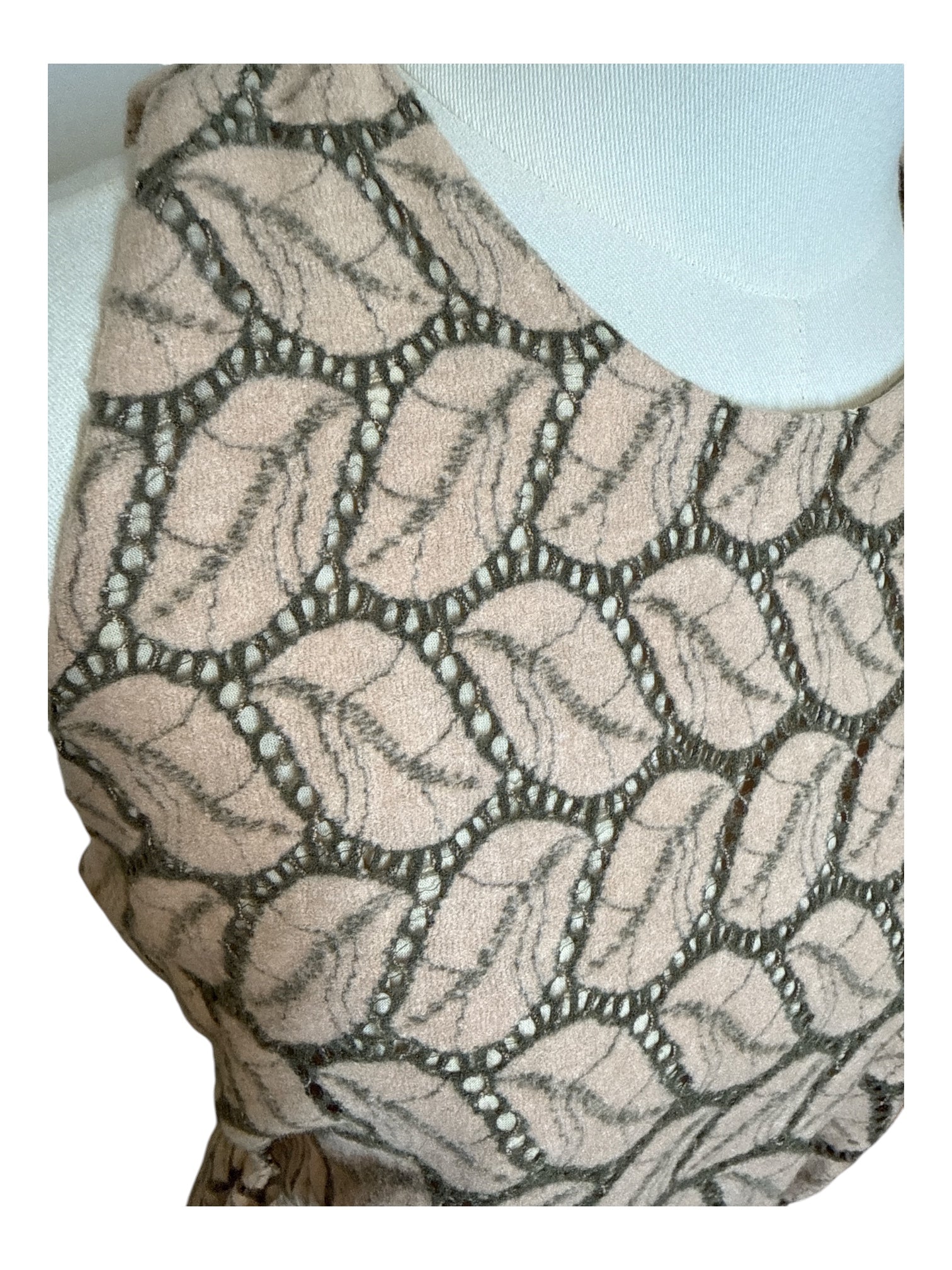 GAITEE ROSE AND GRAY LACE DRESS MEDIUM