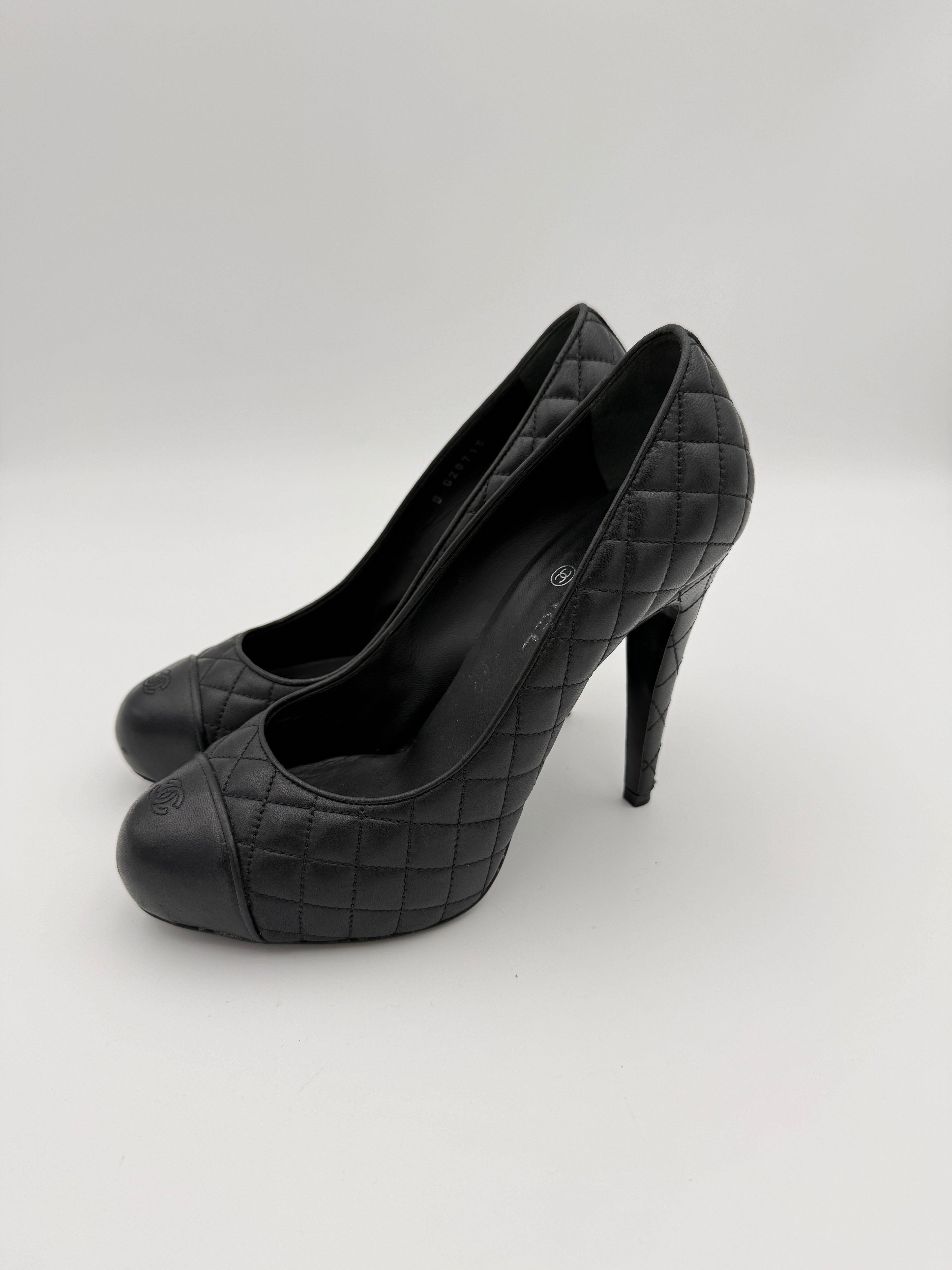 Chanel black pump
