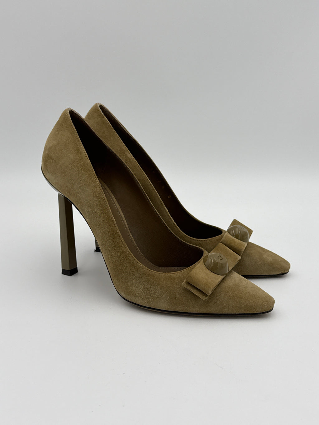 Ferragamo Olive suede pump