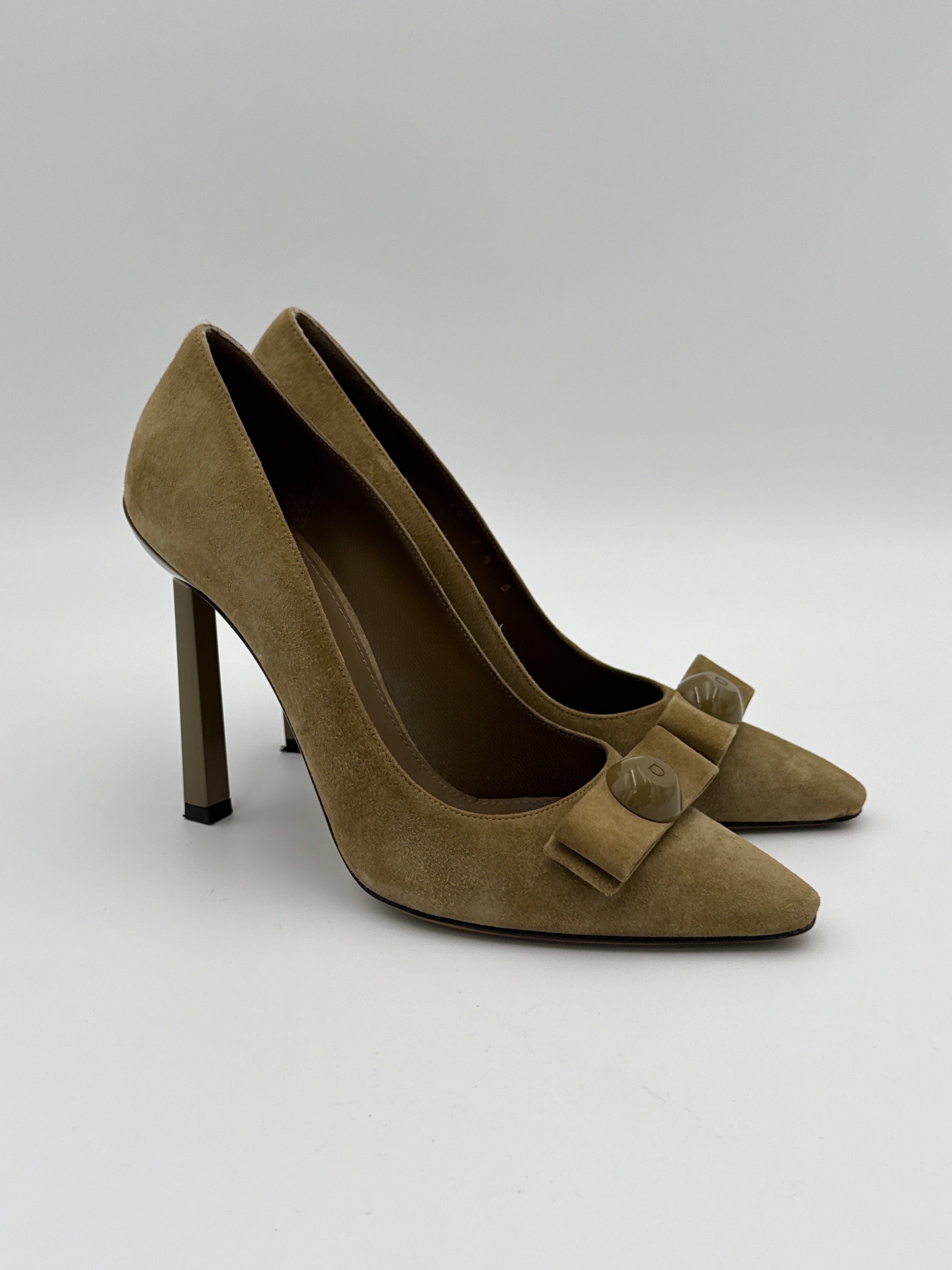 Ferragamo Olive suede pump