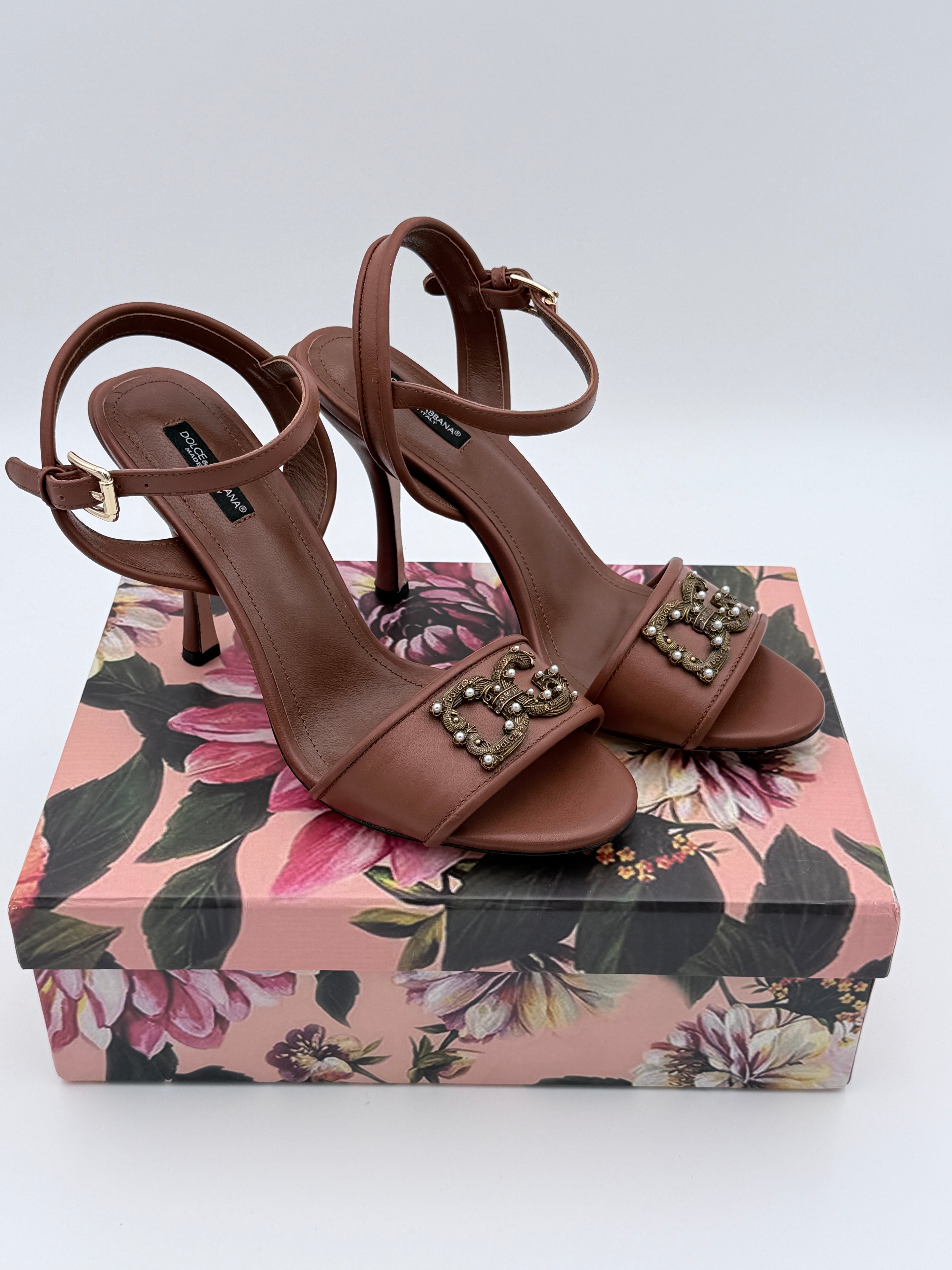 Dolce Gabbana Brown Sandal size 41 new full set