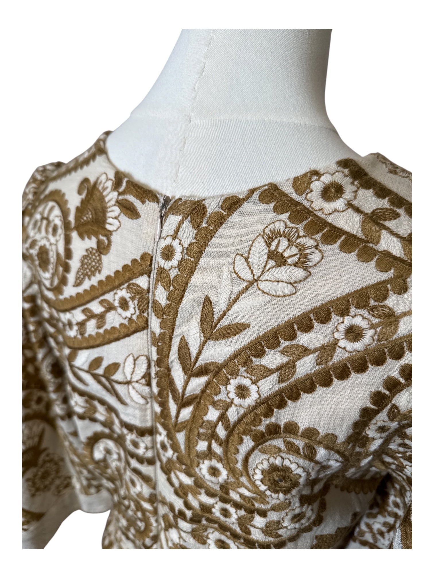 UH PREMIUM EMBROIDERED DRESS MEDIUM
