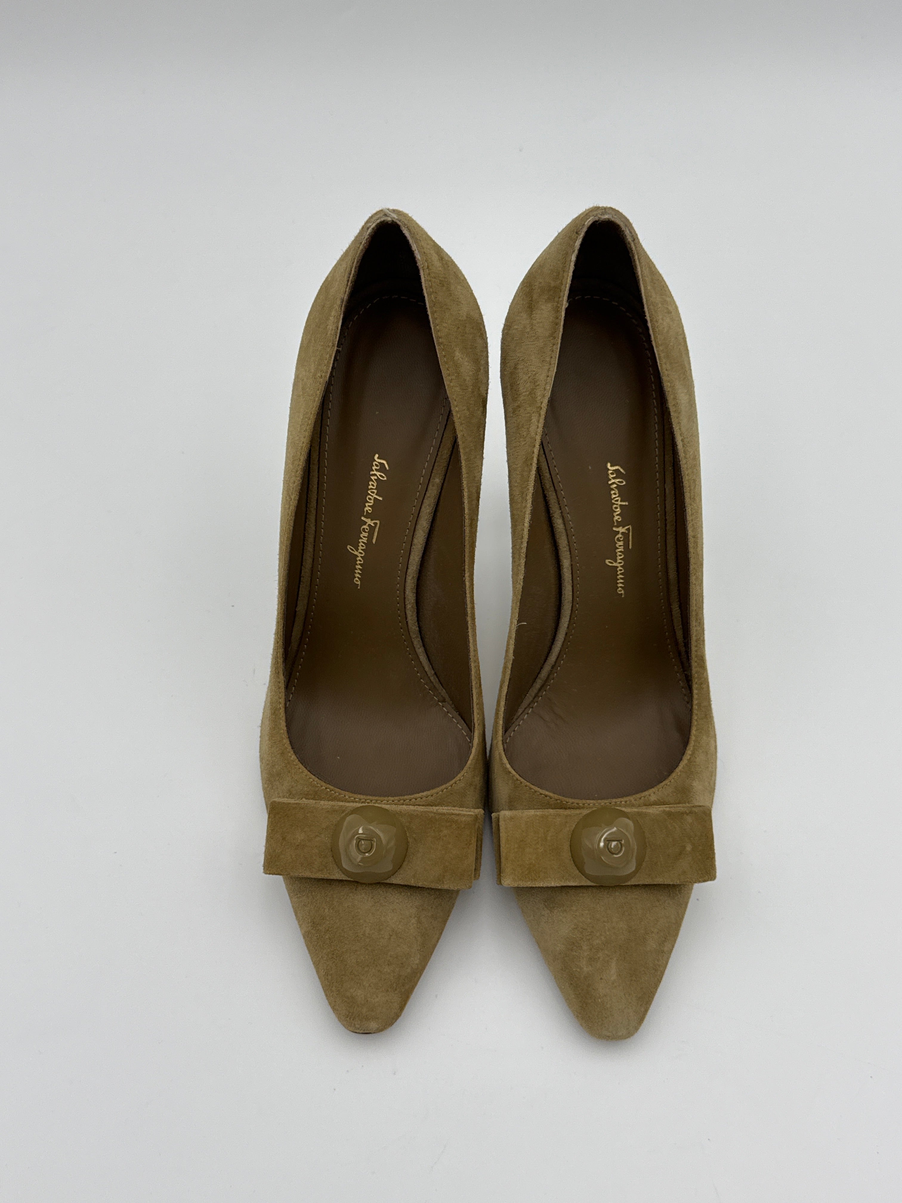 Ferragamo Olive suede pump