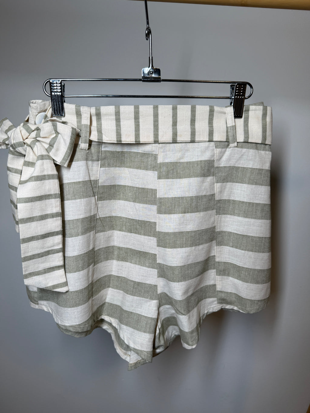 LANÇA PERFUME SHORTS WITH BELT