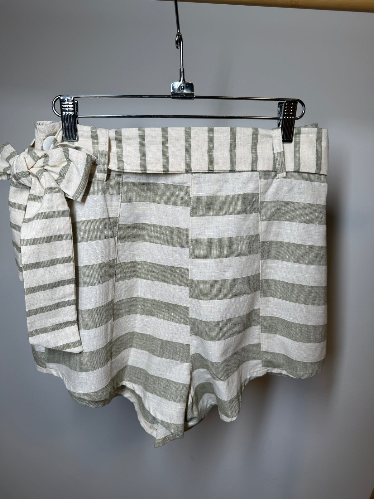 LANÇA PERFUME SHORTS WITH BELT