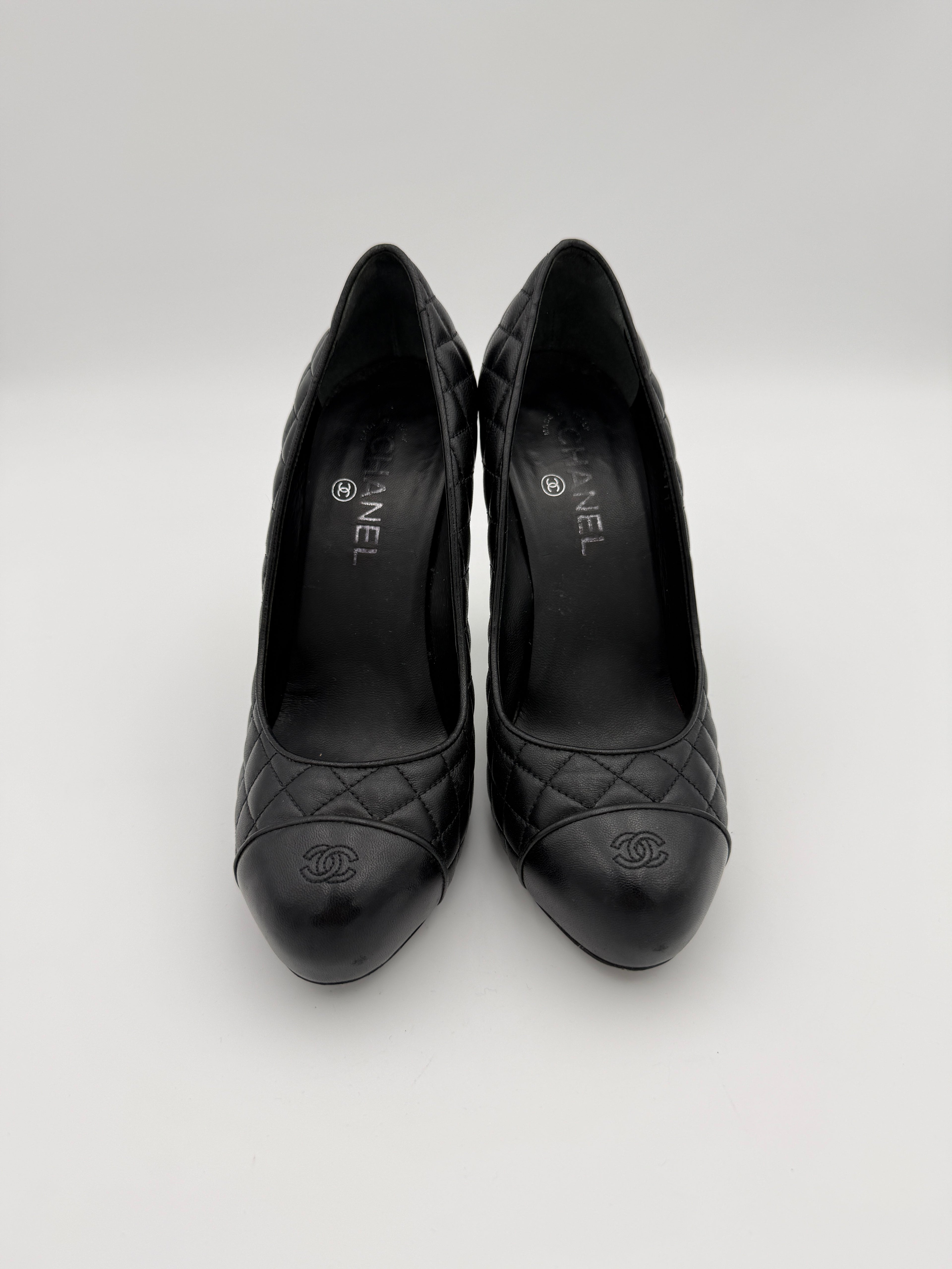 Chanel black pump
