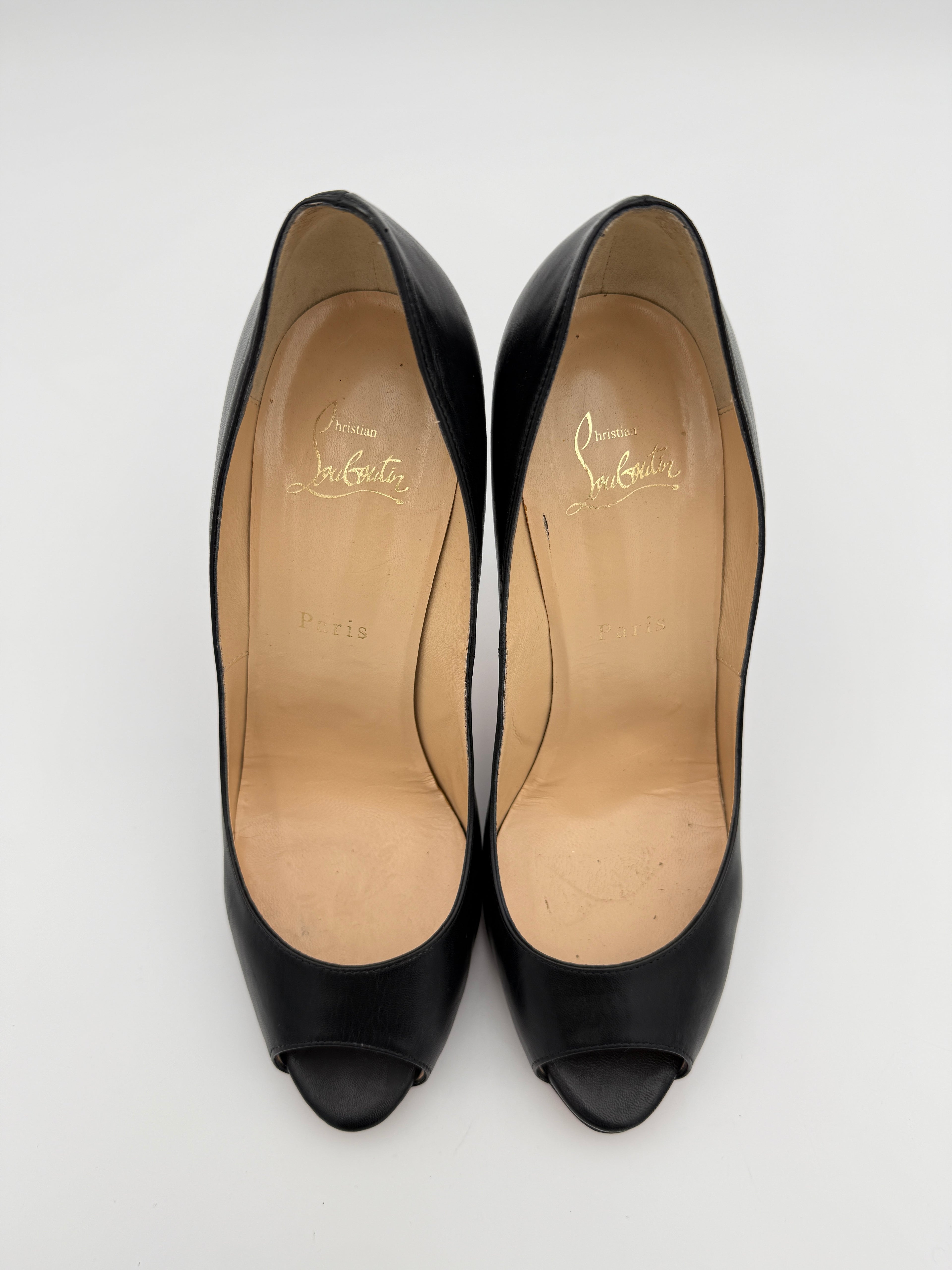 Louboutin Black leather with box