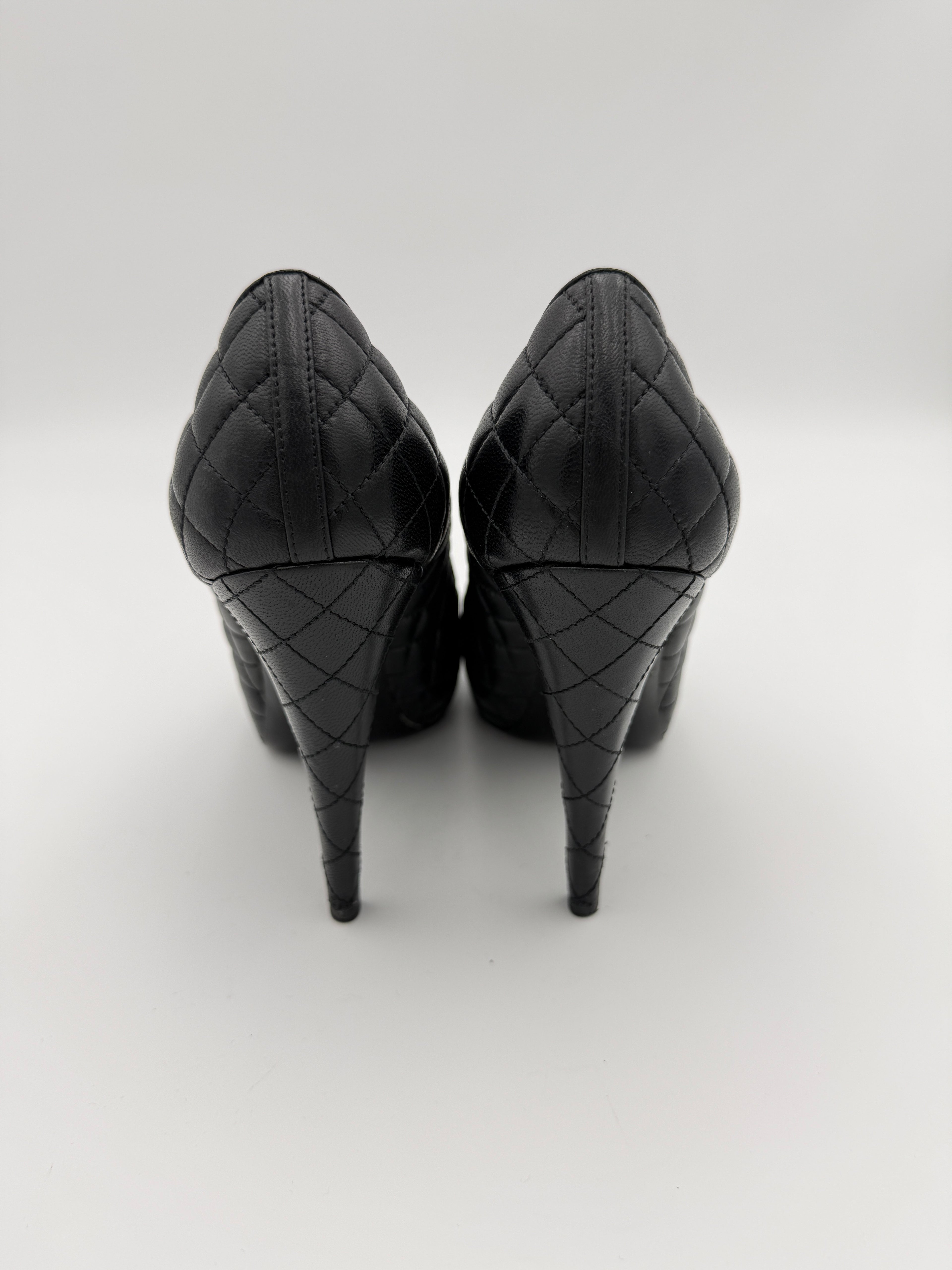Chanel black pump