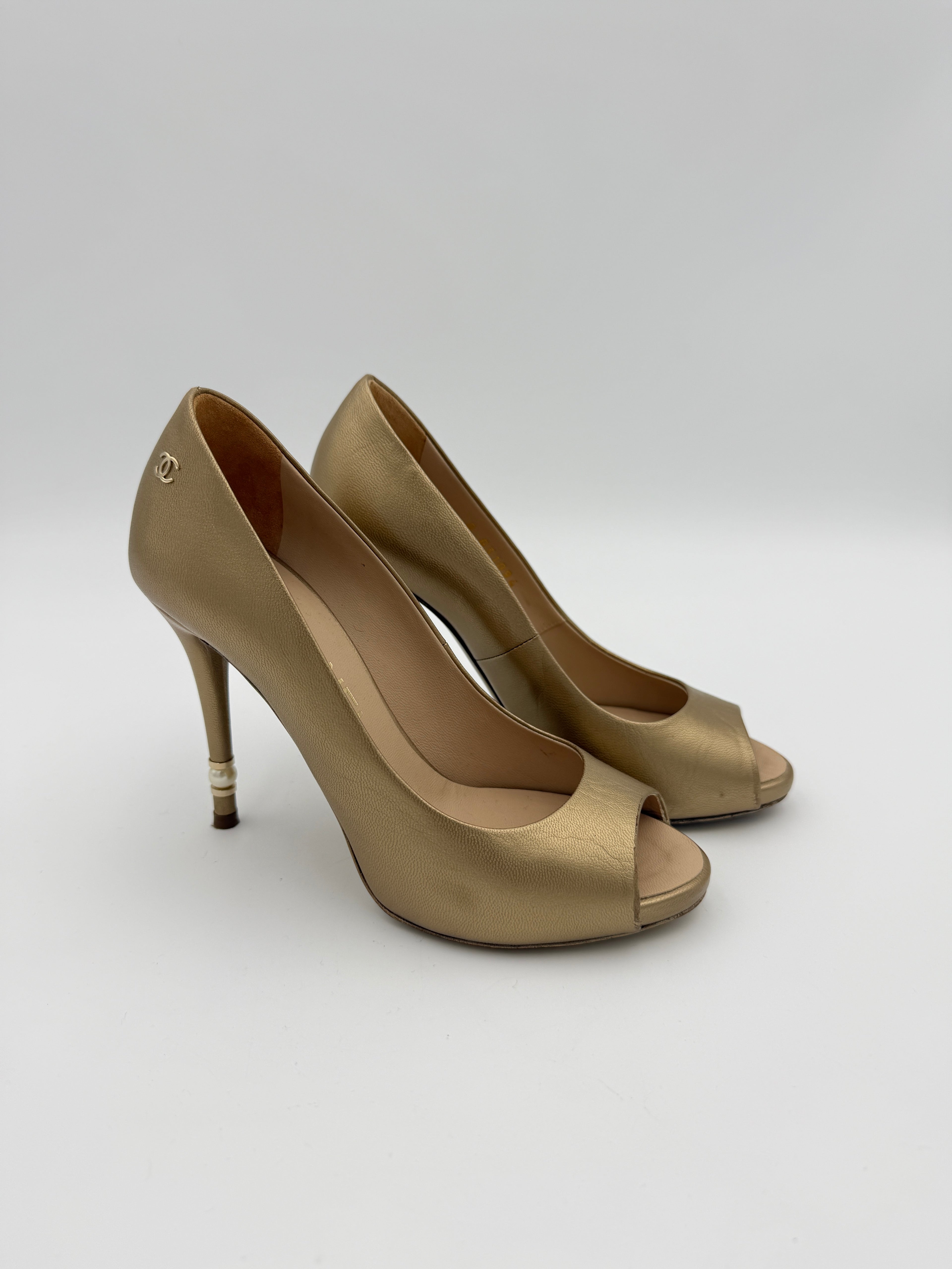 Chanel gold leather Pearl heel pump size 35