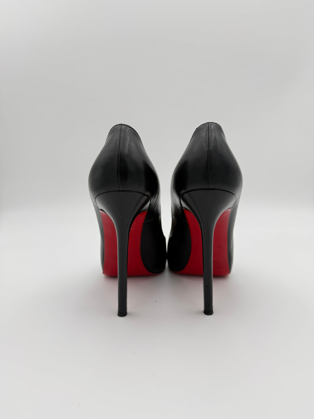 Louboutin Black leather with box