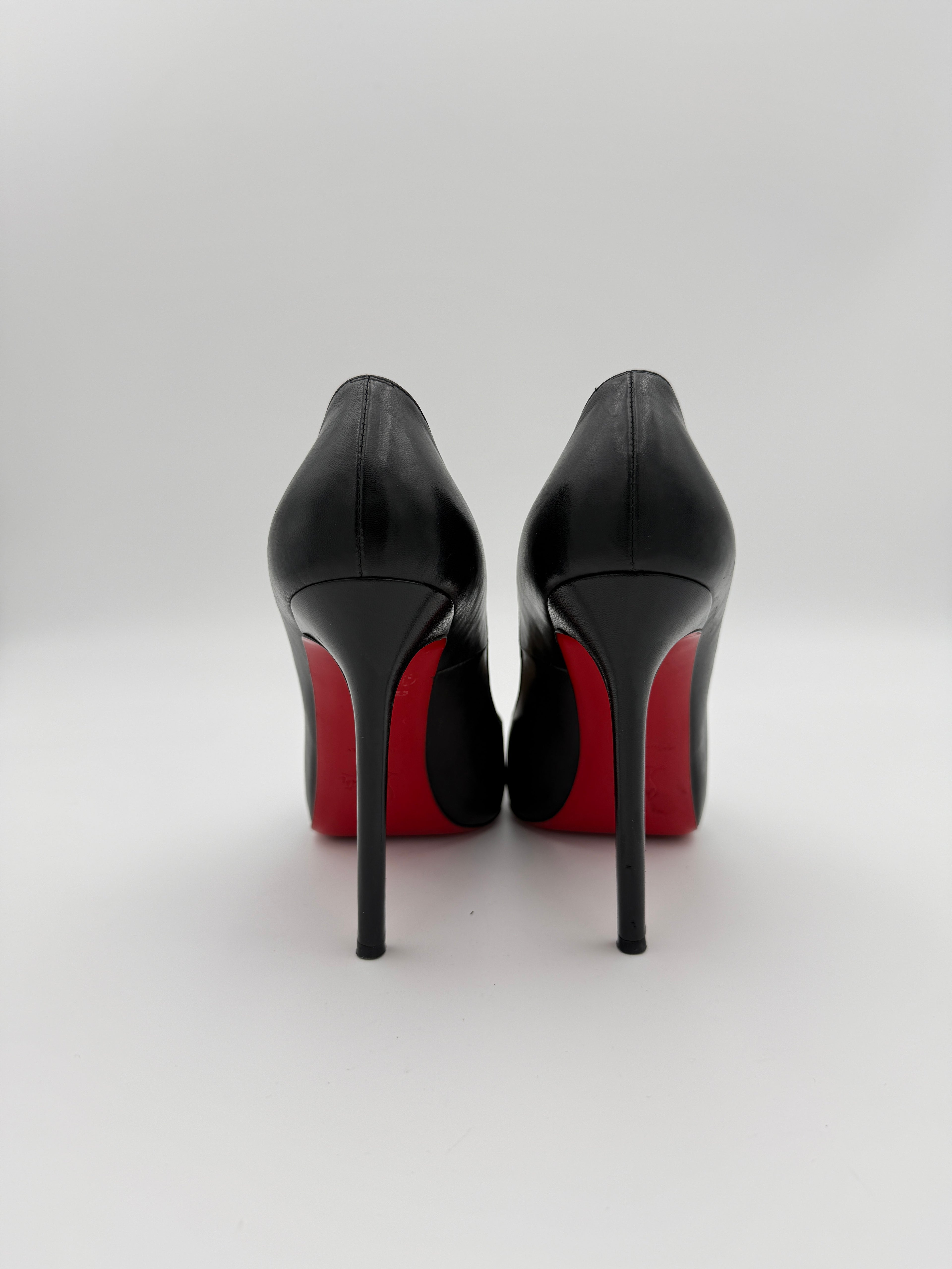 Louboutin Black leather with box