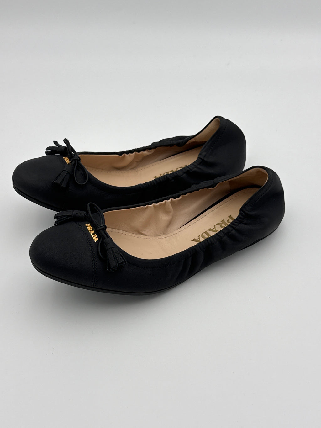 Prada Black Flat with Elastic Size 36 New with dust