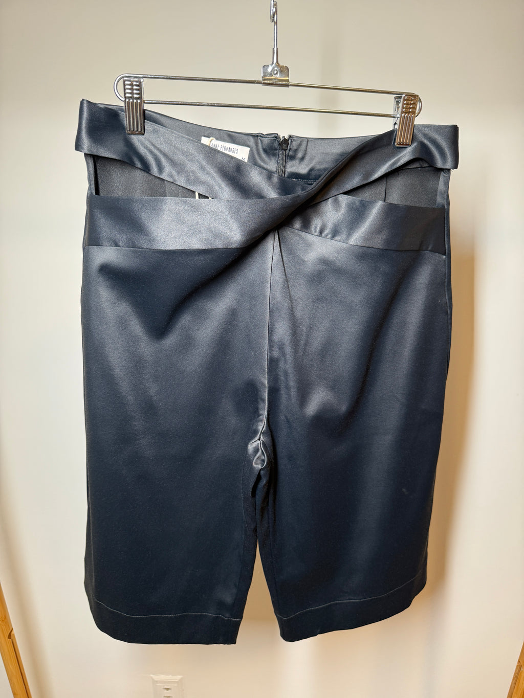 ANNE FERNANDES BLACK SATIN BERMUDAS M