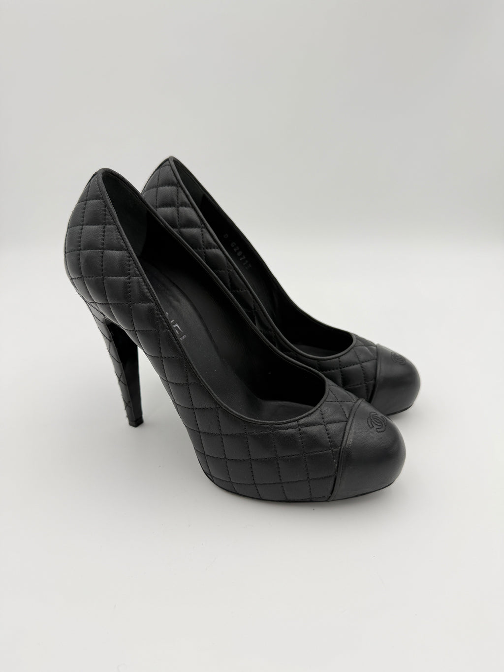 Chanel black pump