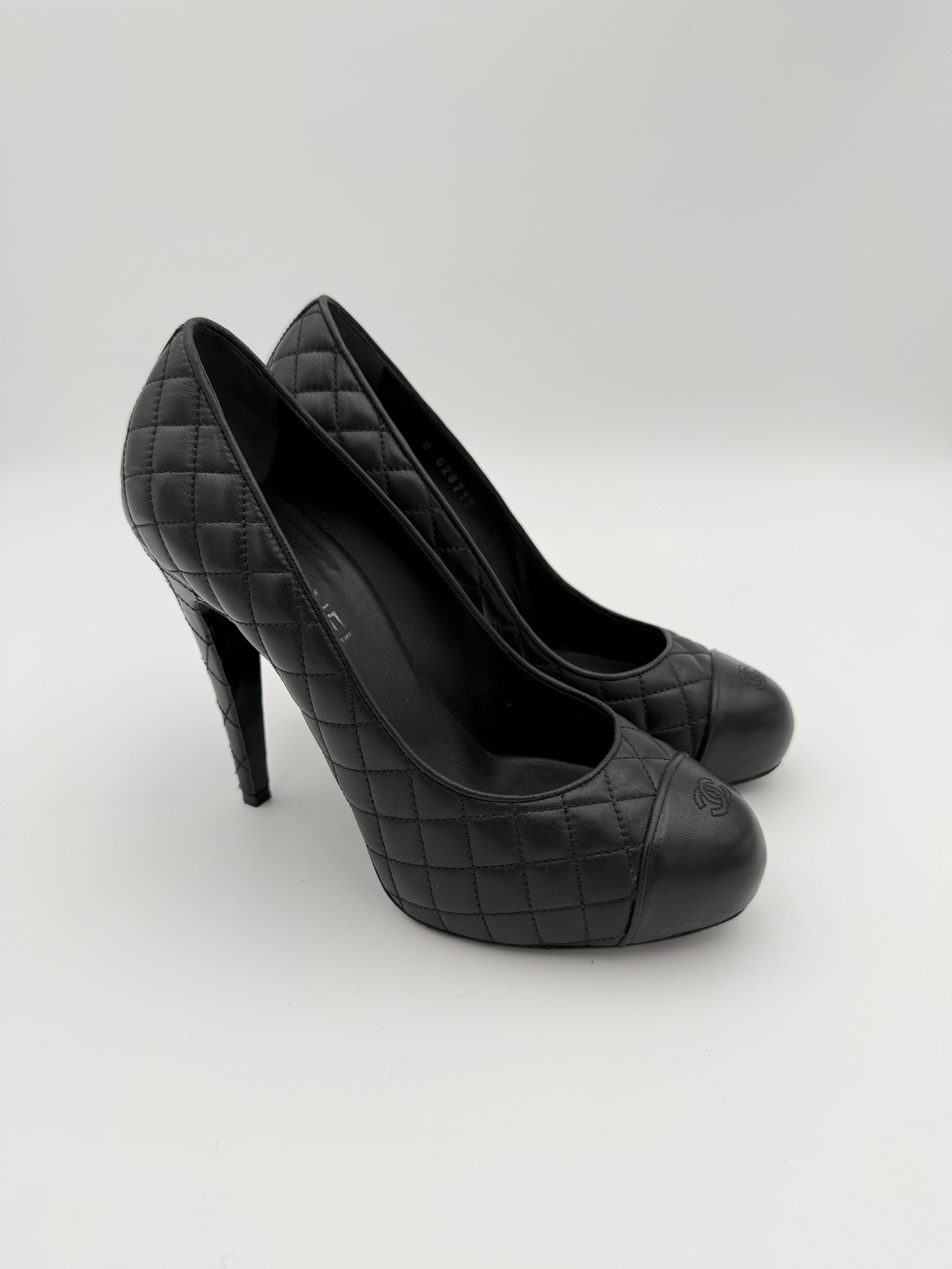 Chanel black pump