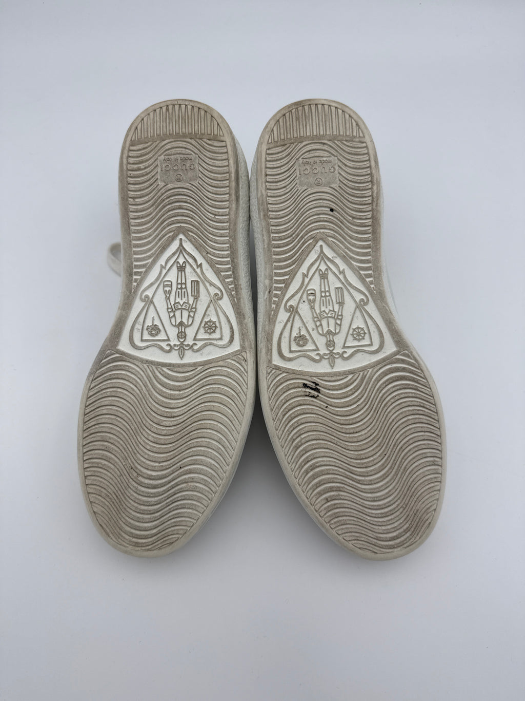 Gucci GG white leather sneakers Size 4y / 8 US