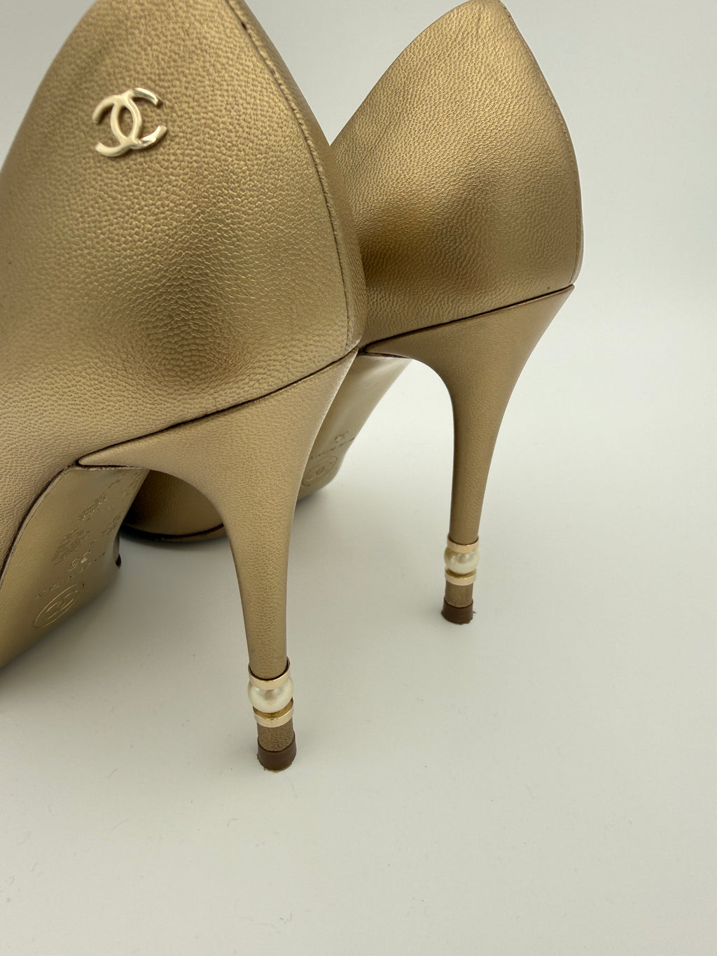 Chanel gold leather Pearl heel pump size 35