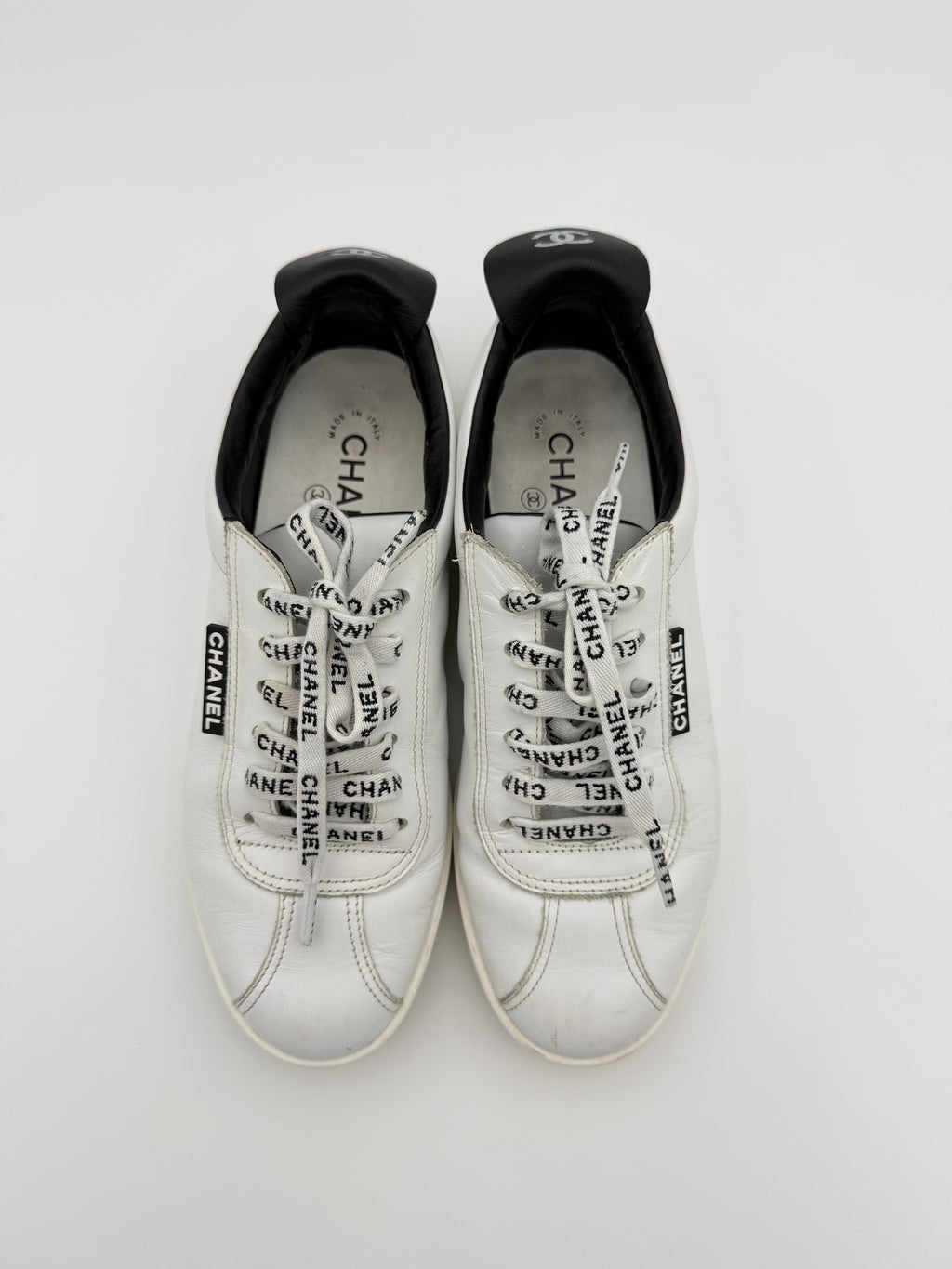 Chanel White Leather sneaker Size 36,5