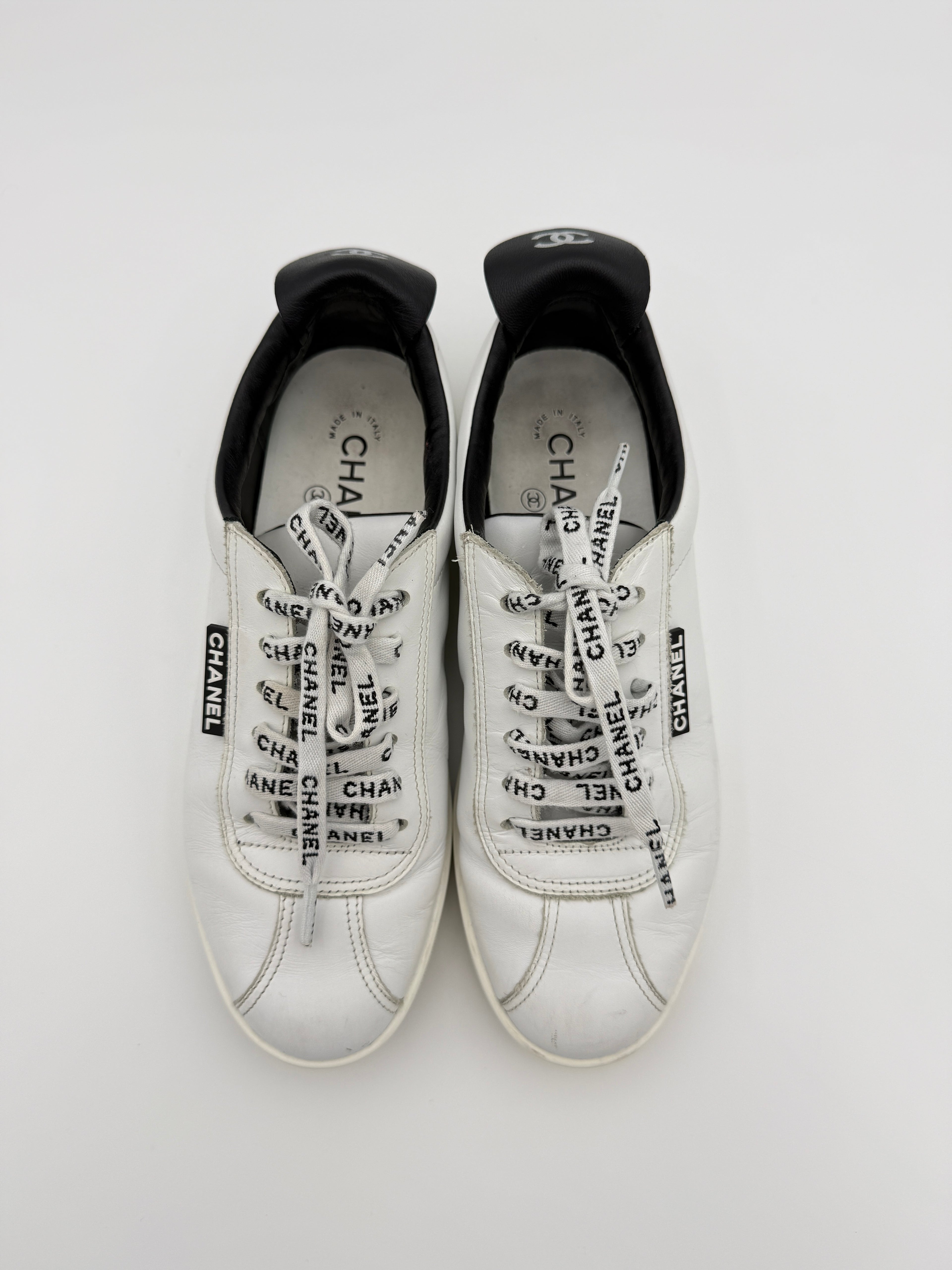 Chanel White Leather sneaker Size 36,5