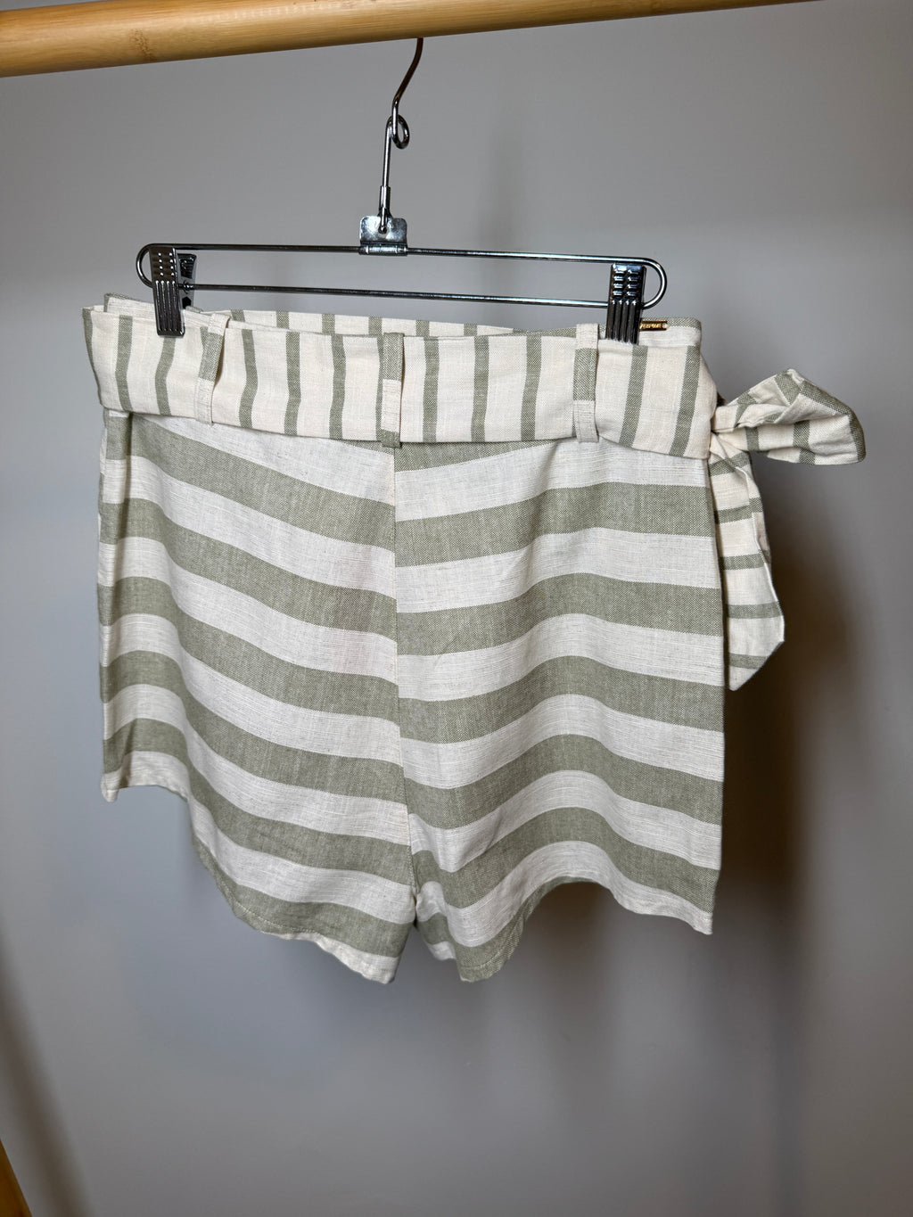 LANÇA PERFUME SHORTS WITH BELT