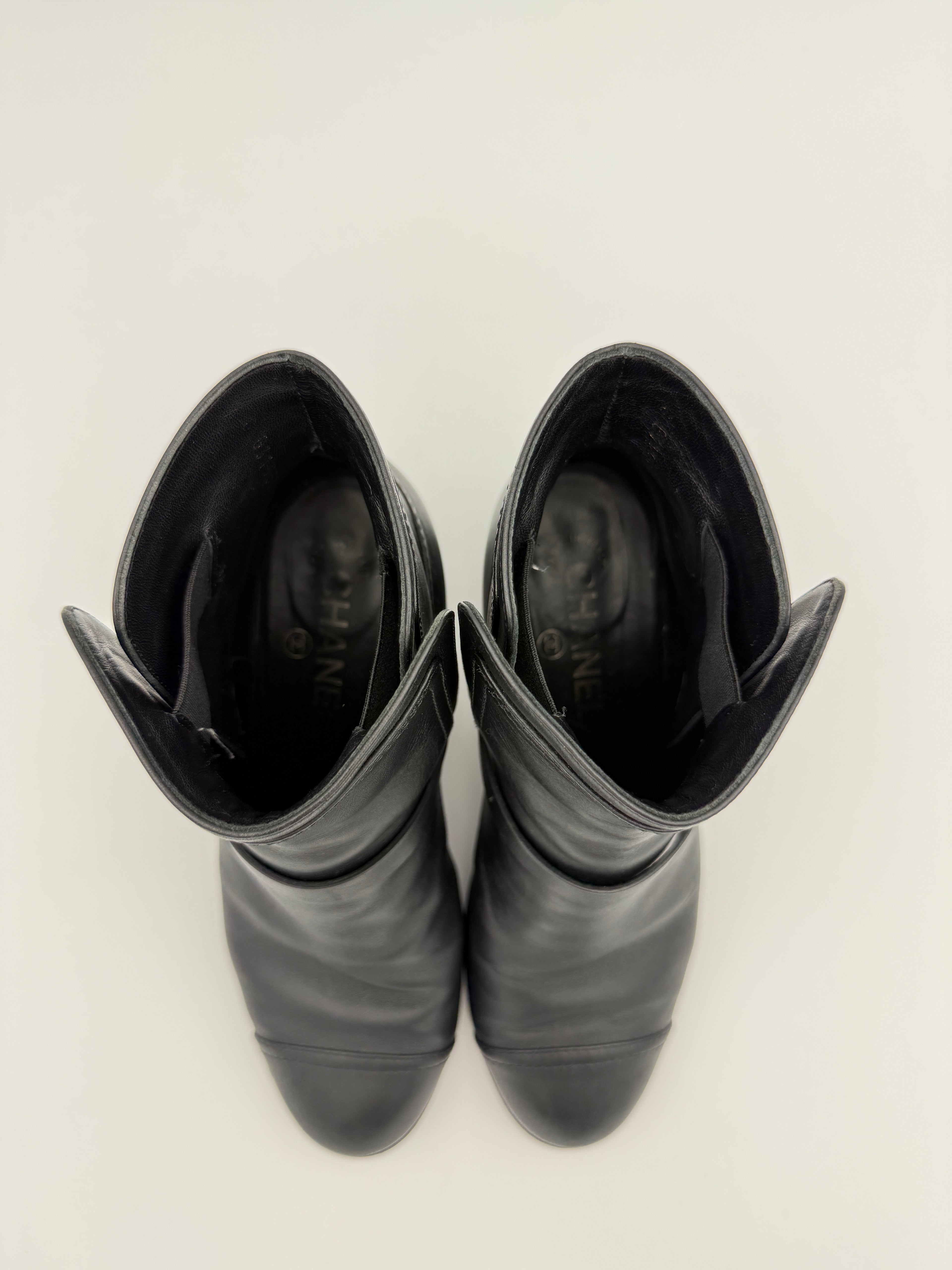 Chanel Black Calfskin leather ankle boots size 37eu