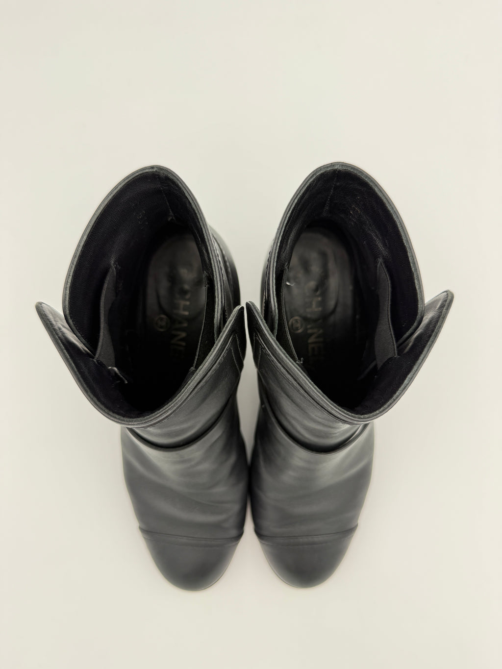 Chanel Black Calfskin leather ankle boots size 37eu