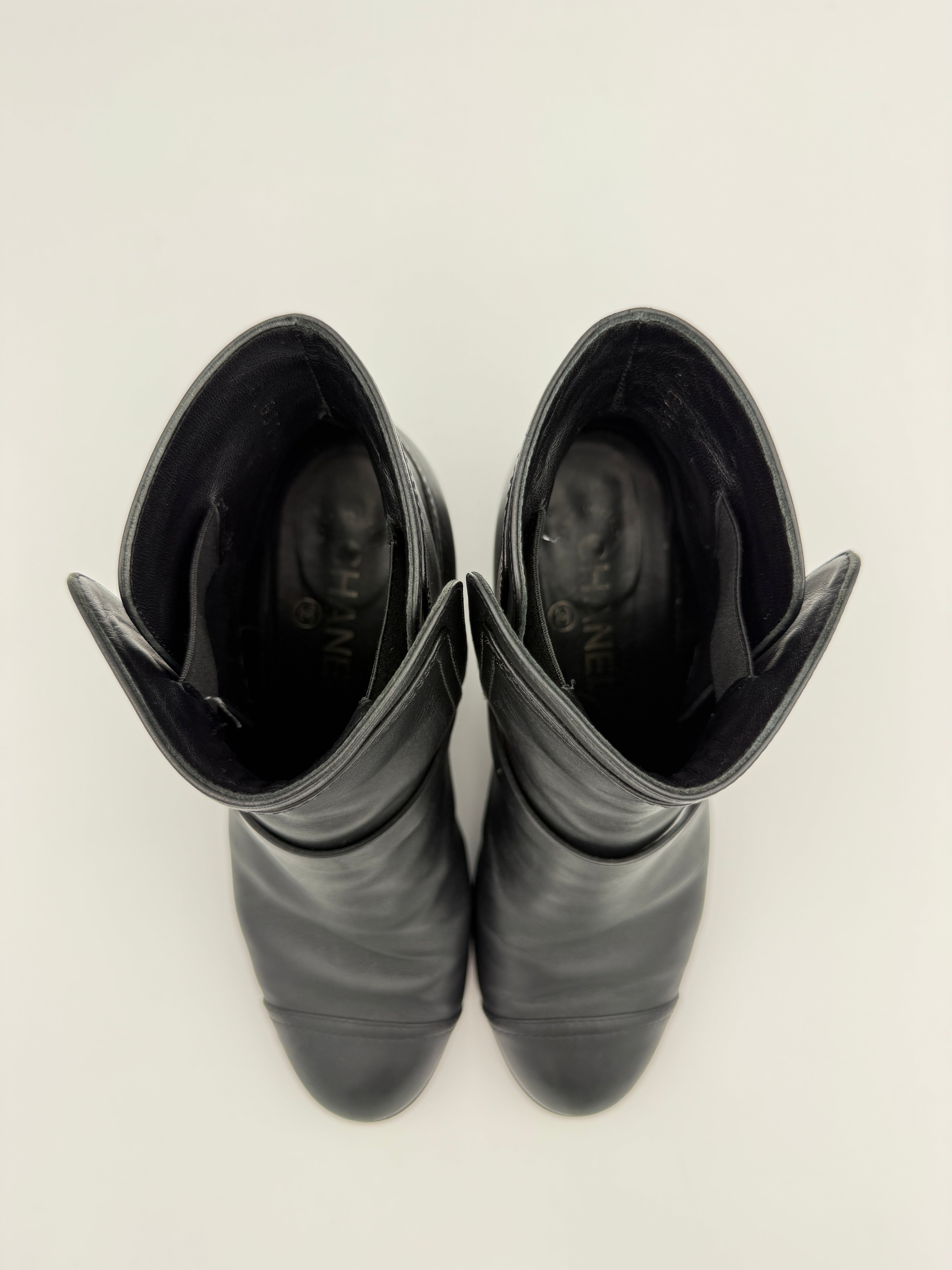 Chanel Black Calfskin leather ankle boots size 37eu