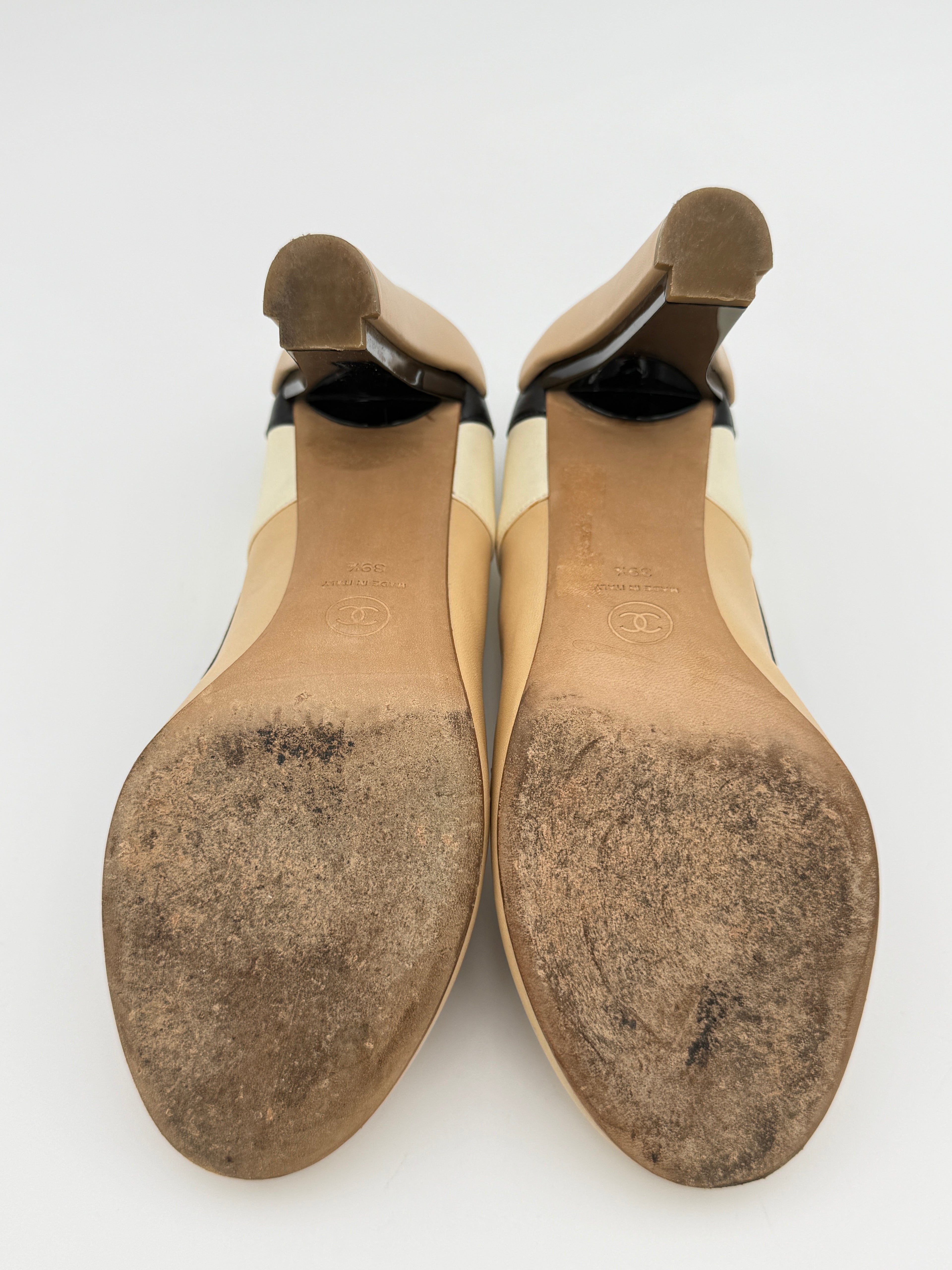 Chanel beige black heel pump EU39,5