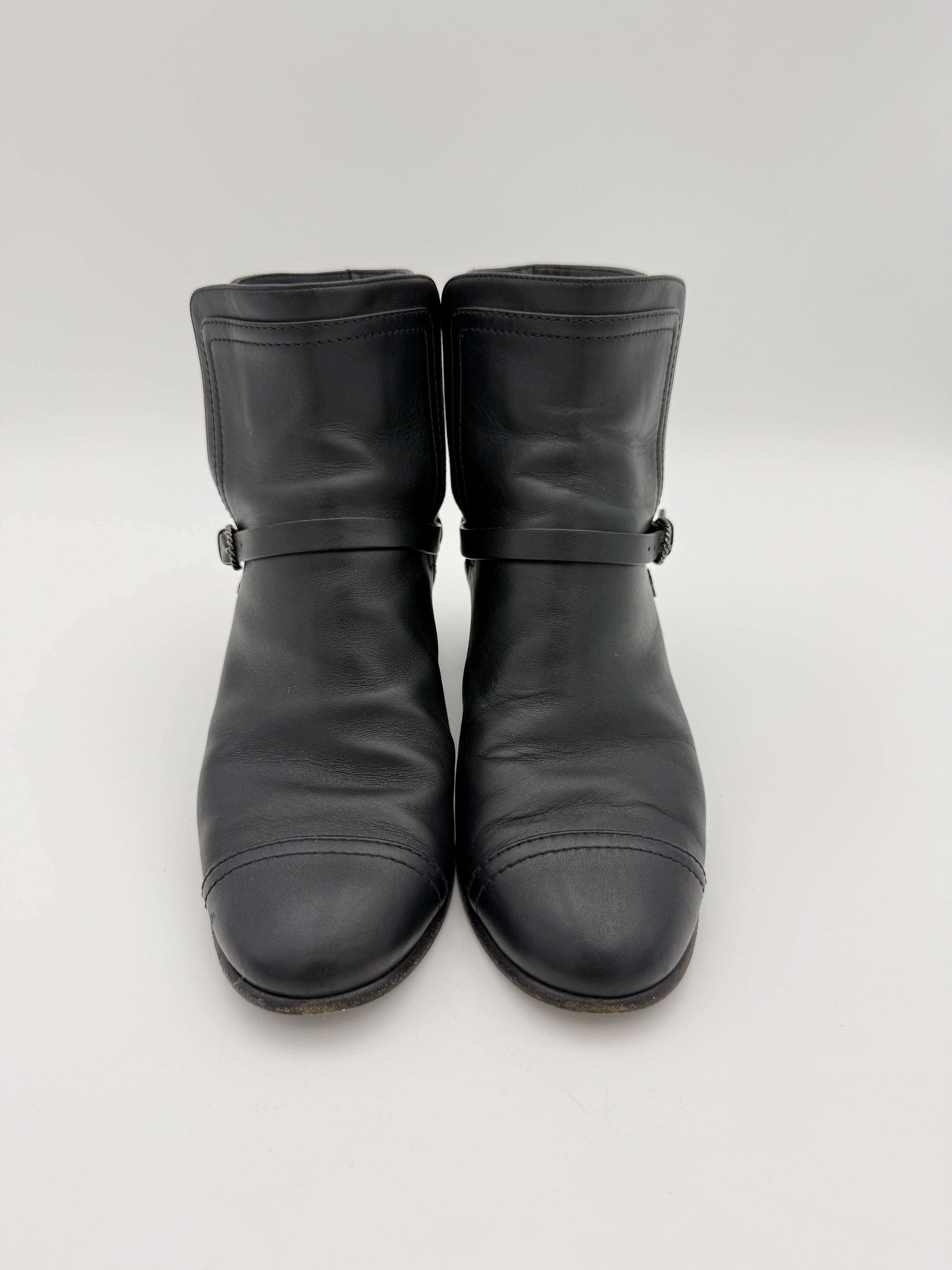 Chanel Black Calfskin leather ankle boots size 37eu