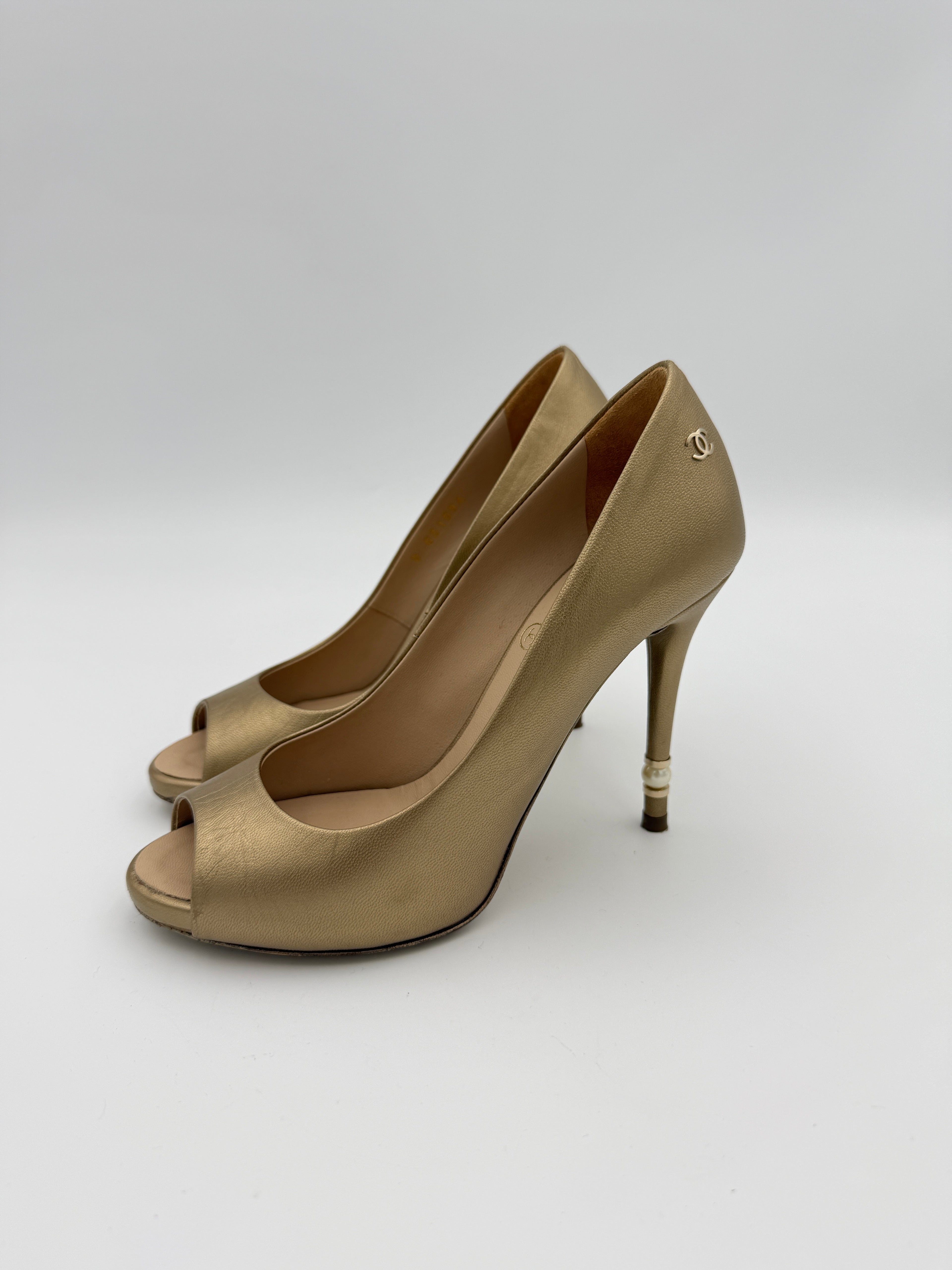 Chanel gold leather Pearl heel pump size 35