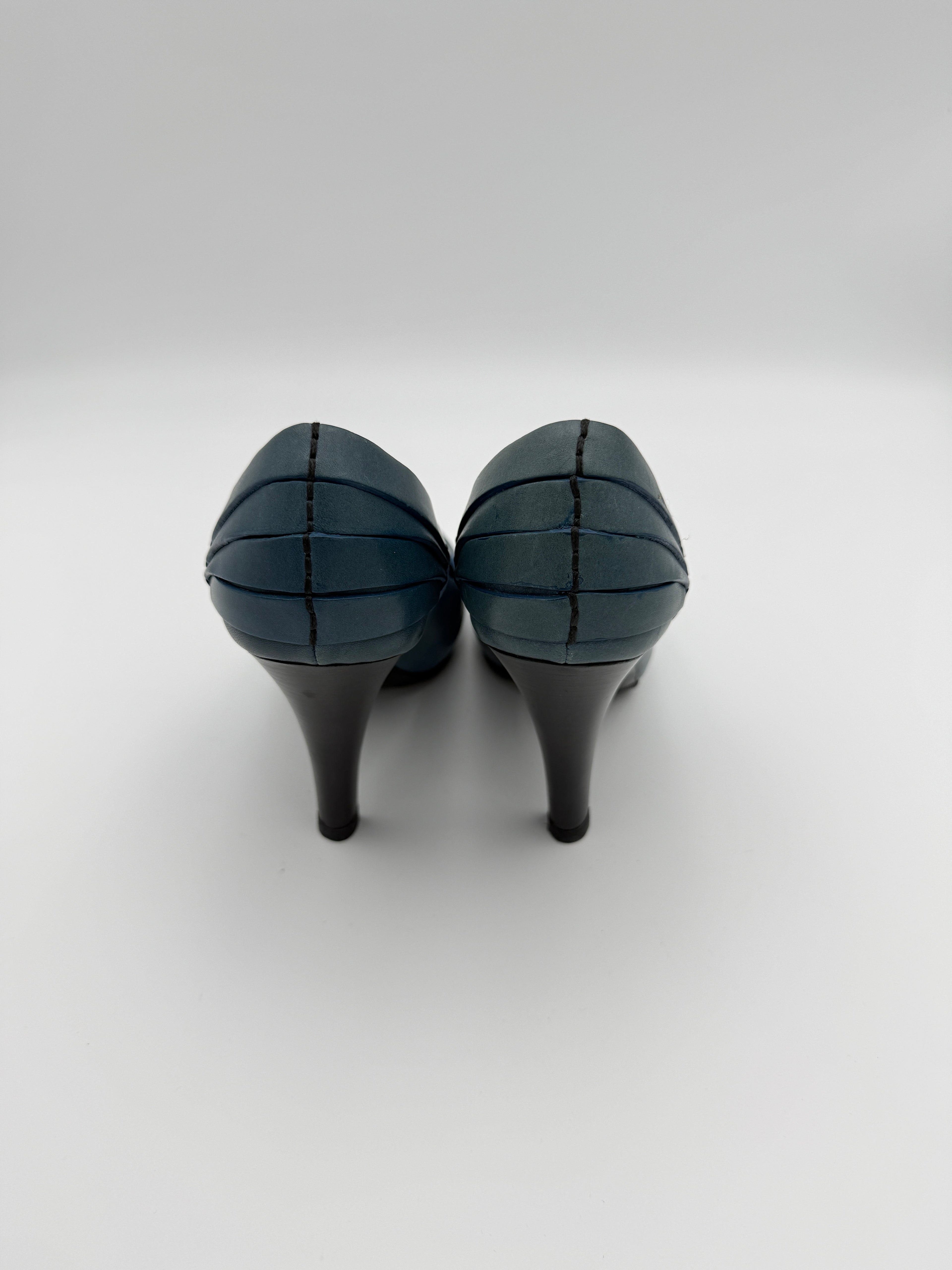 Bottega Veneta  Blue heel Size 38 EU