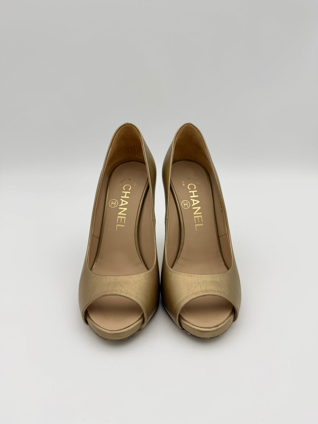 Chanel gold leather Pearl heel pump size 35