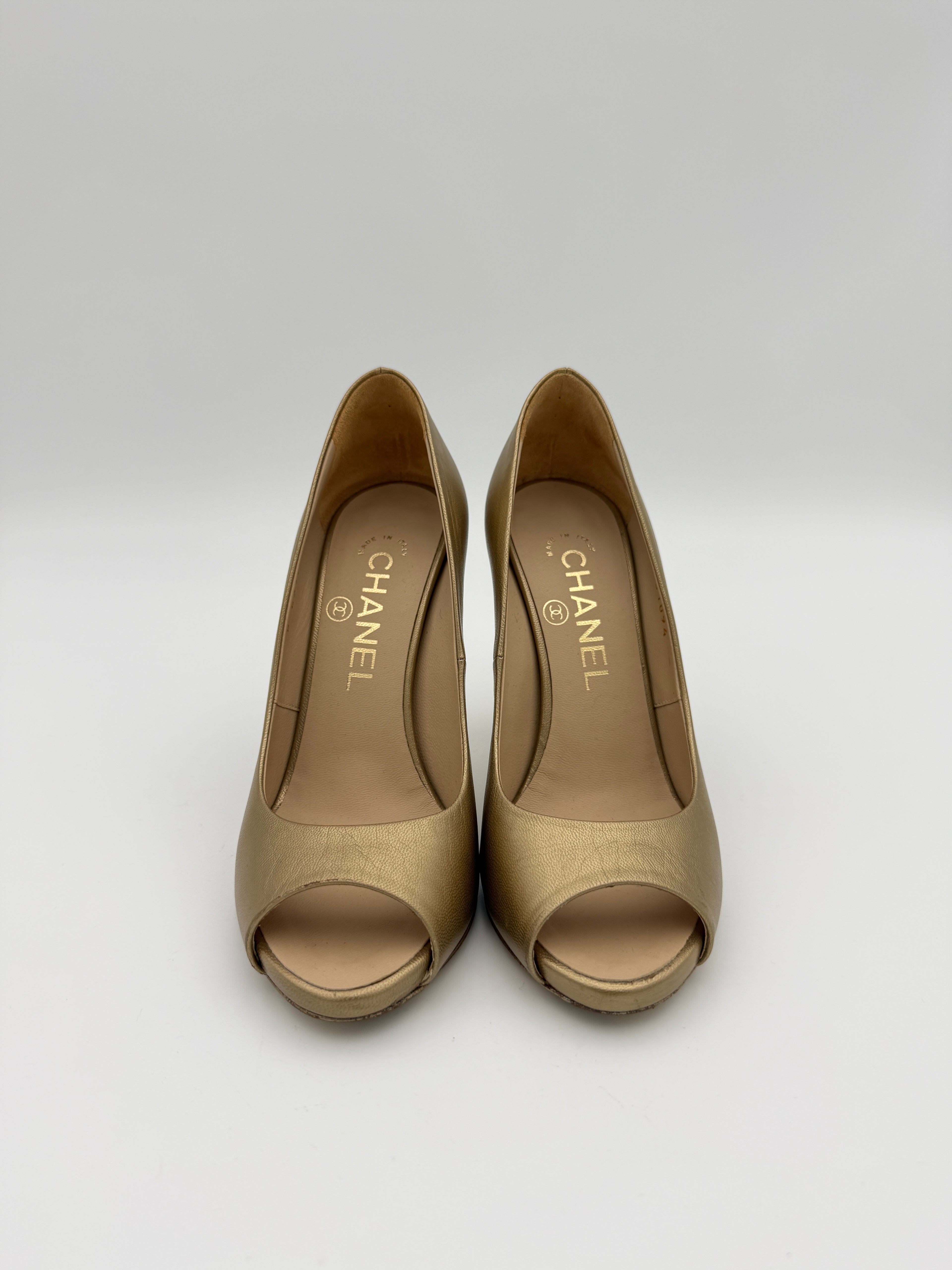 Chanel gold leather Pearl heel pump size 35