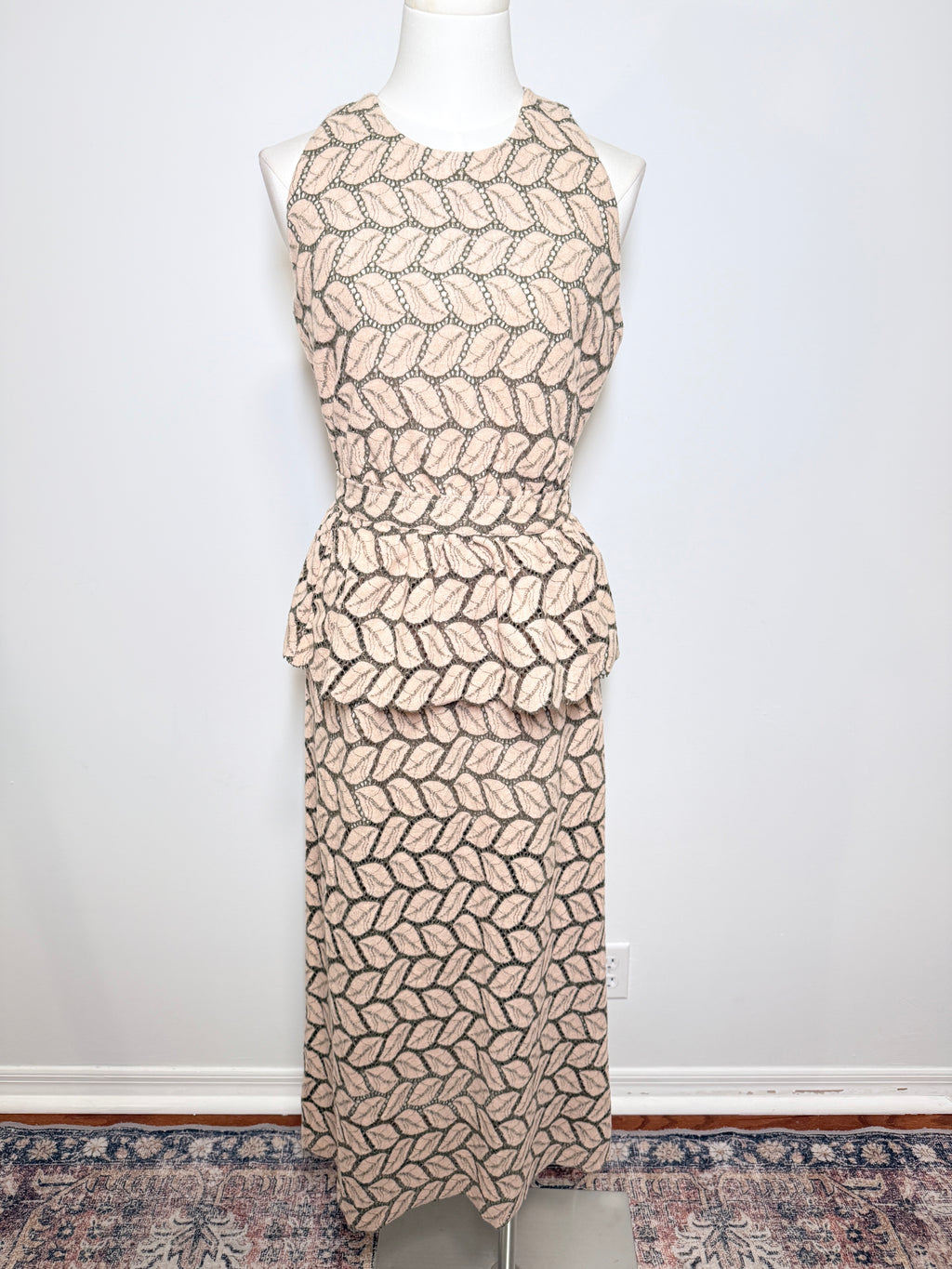 GAITEE ROSE AND GRAY LACE DRESS MEDIUM