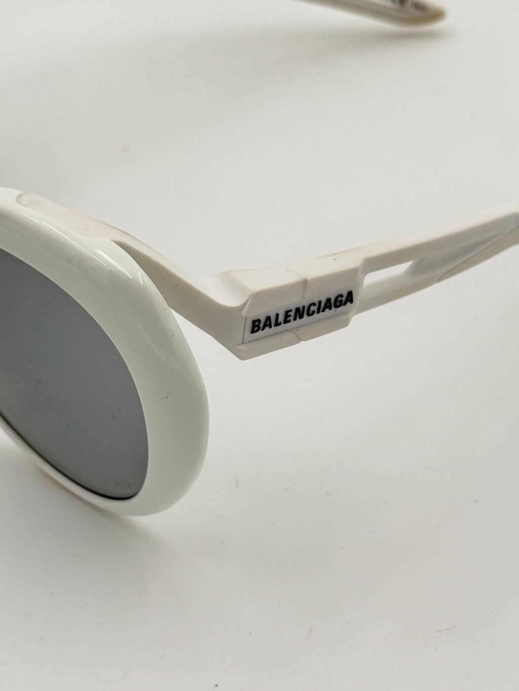 Balenciaga BB0024S white