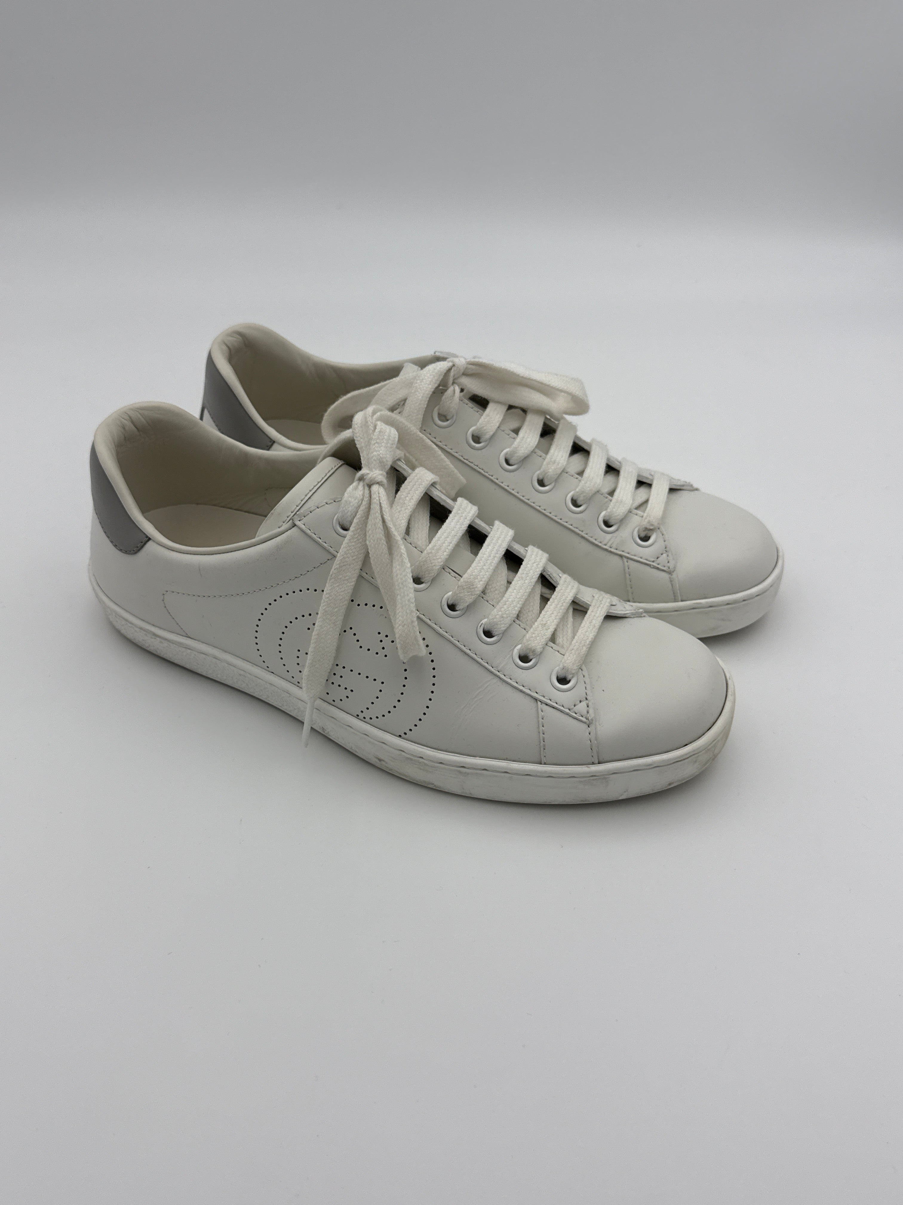 Gucci GG white leather sneakers Size 4y / 8 US