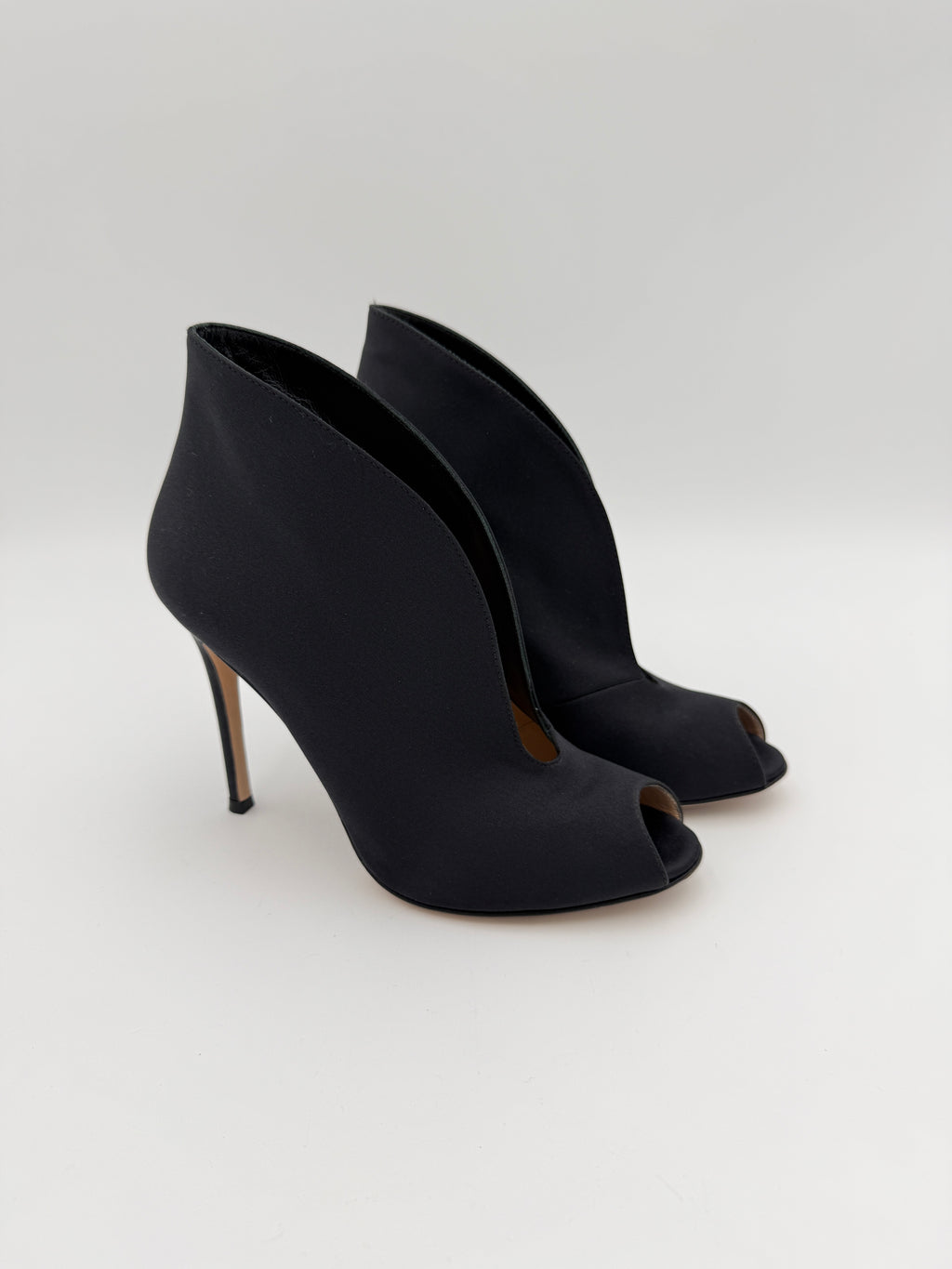 Gianvitto Rossi Black Satin Peep Toe - Size EU36.5