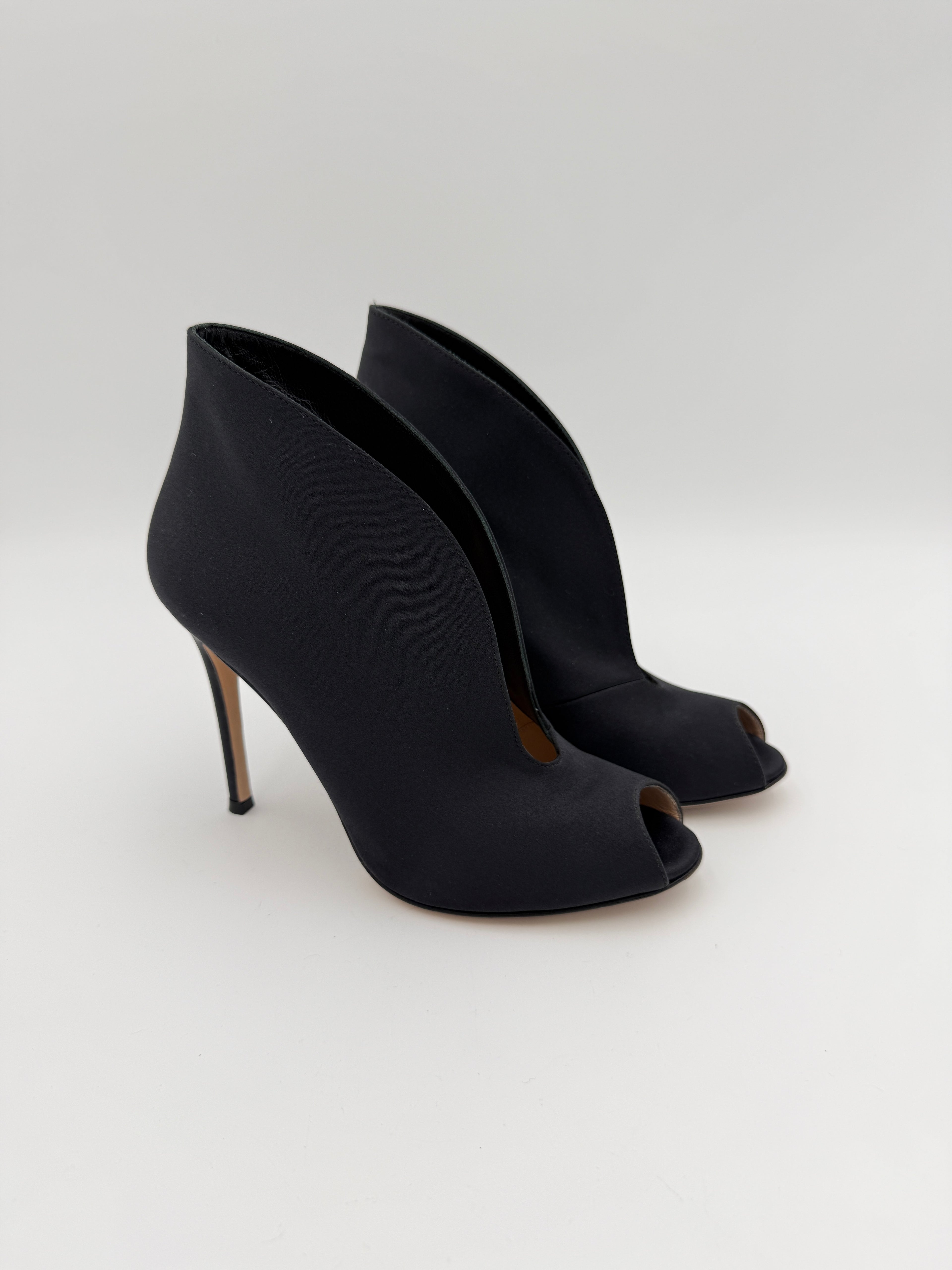 Gianvitto Rossi Black Satin Peep Toe - Size EU36.5