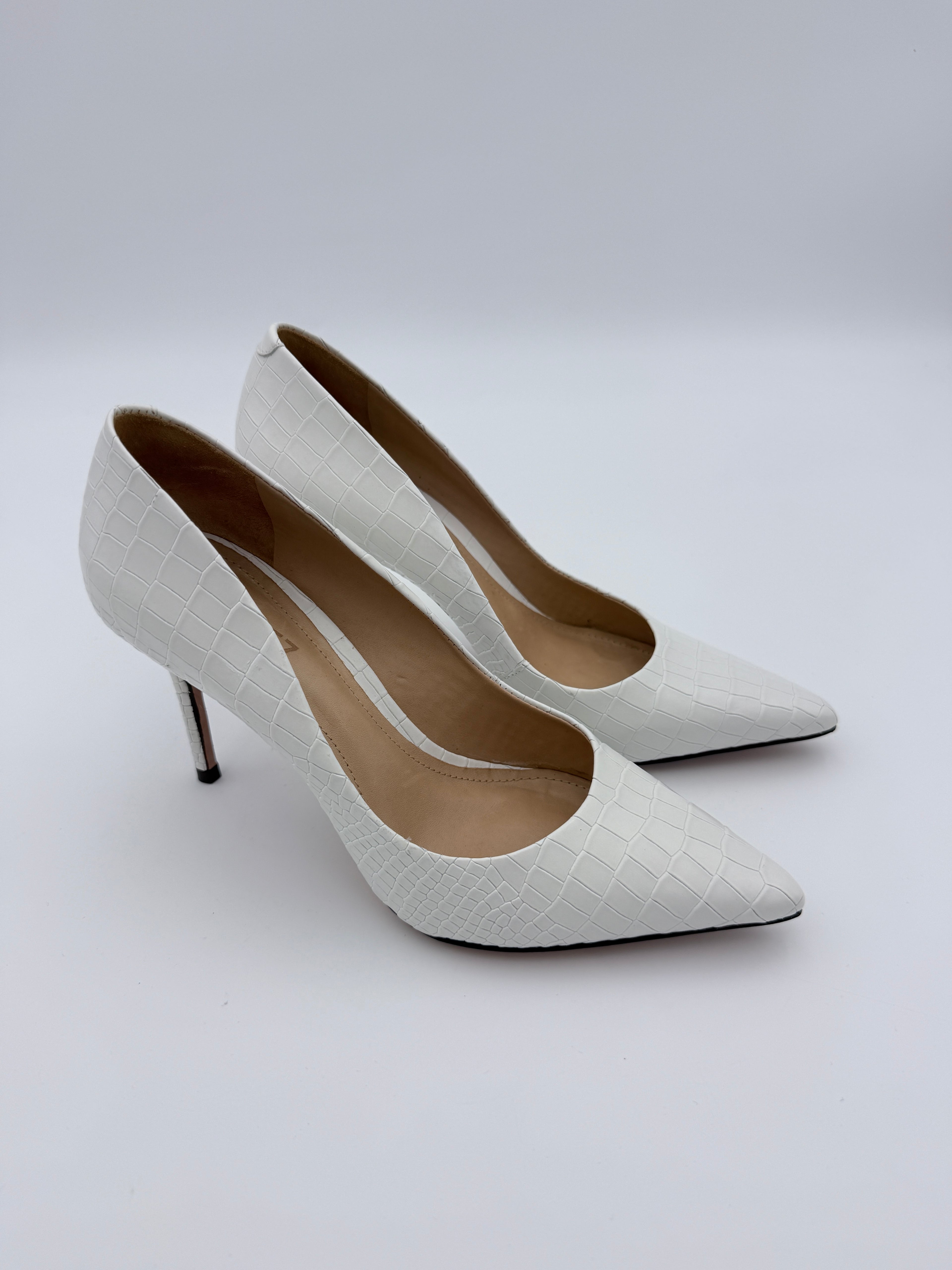 Schutz White Croco Embossed Scarpin Size 6