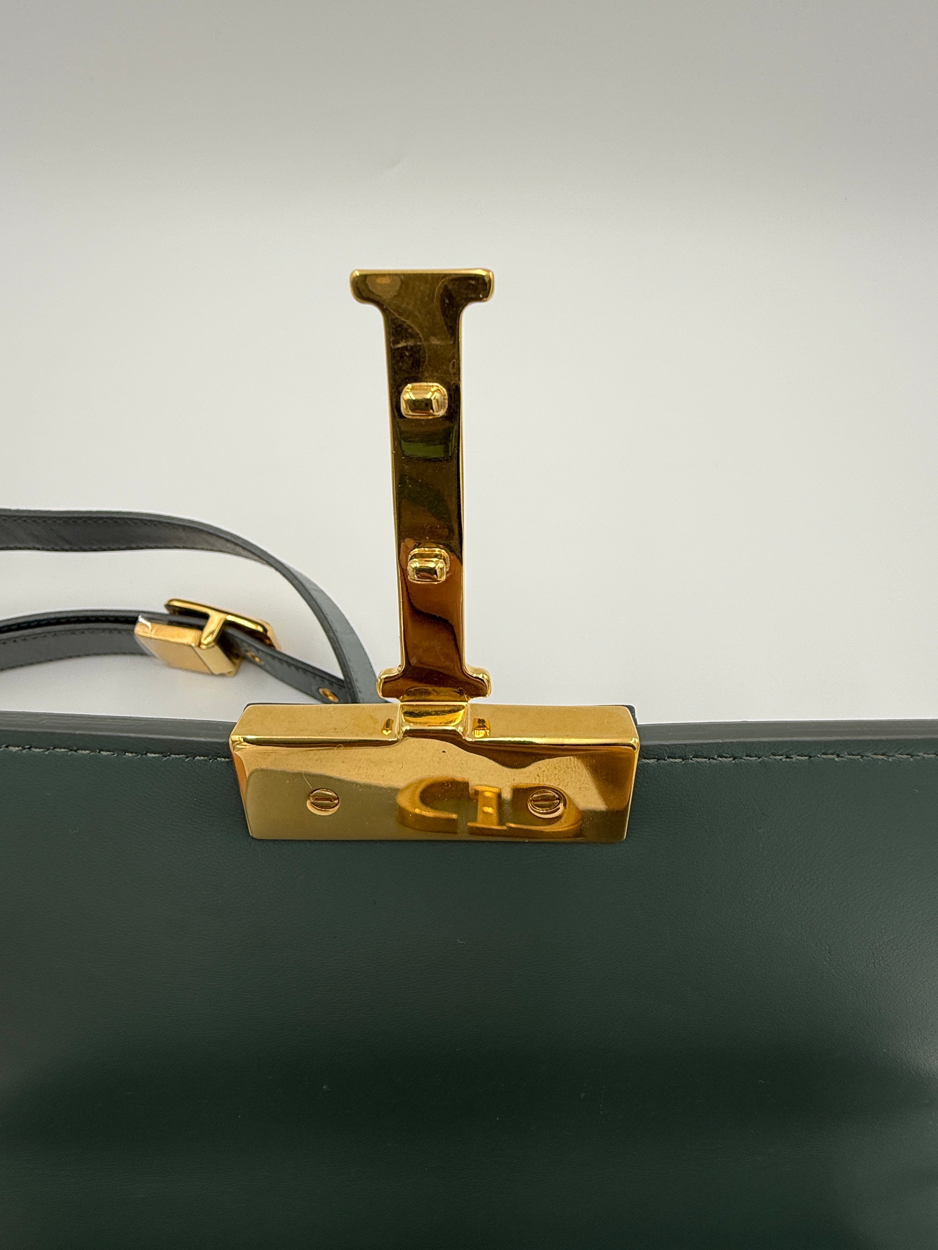 Dior 30 Montaigne green
