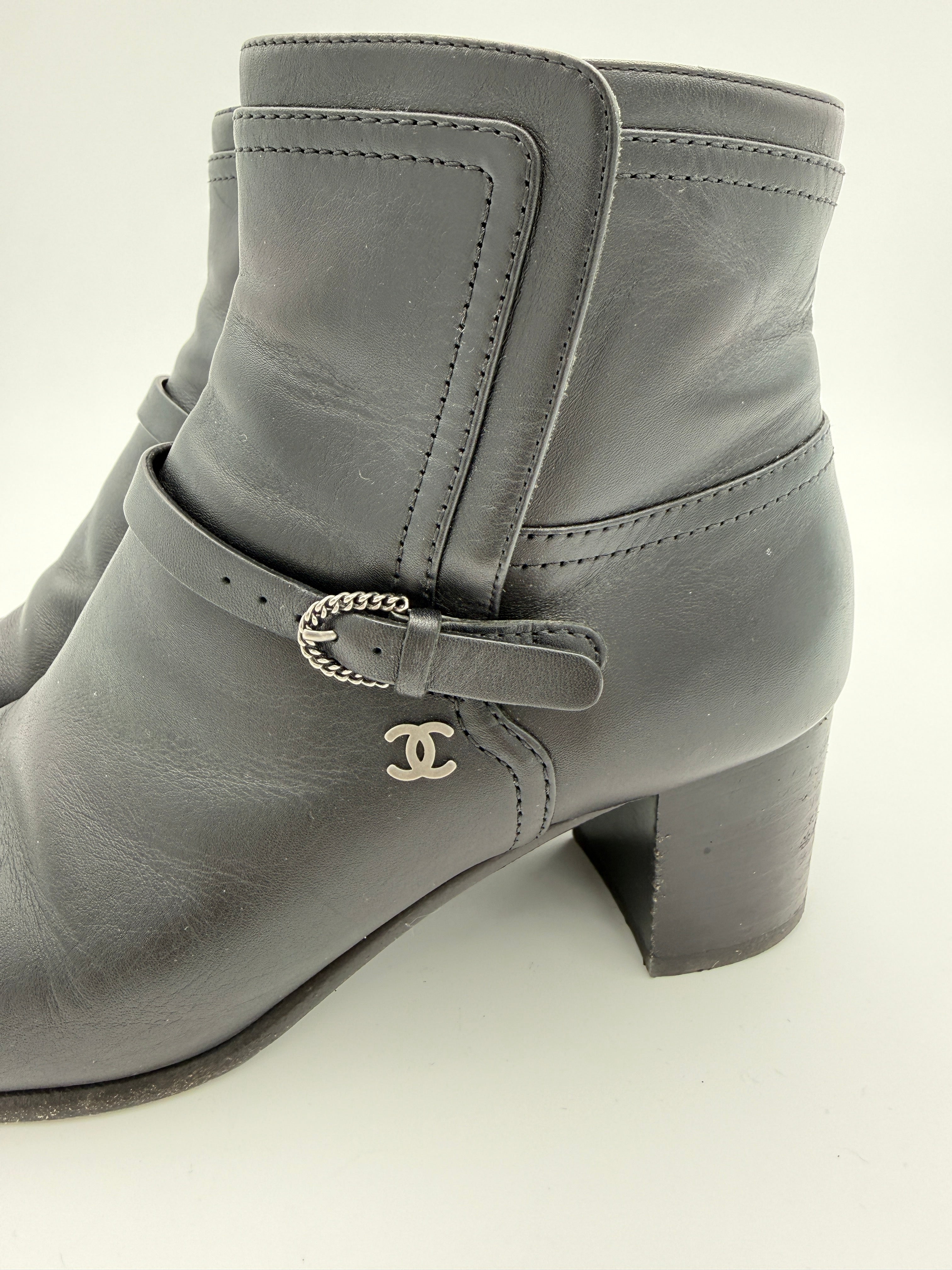 Chanel Black Calfskin leather ankle boots size 37eu