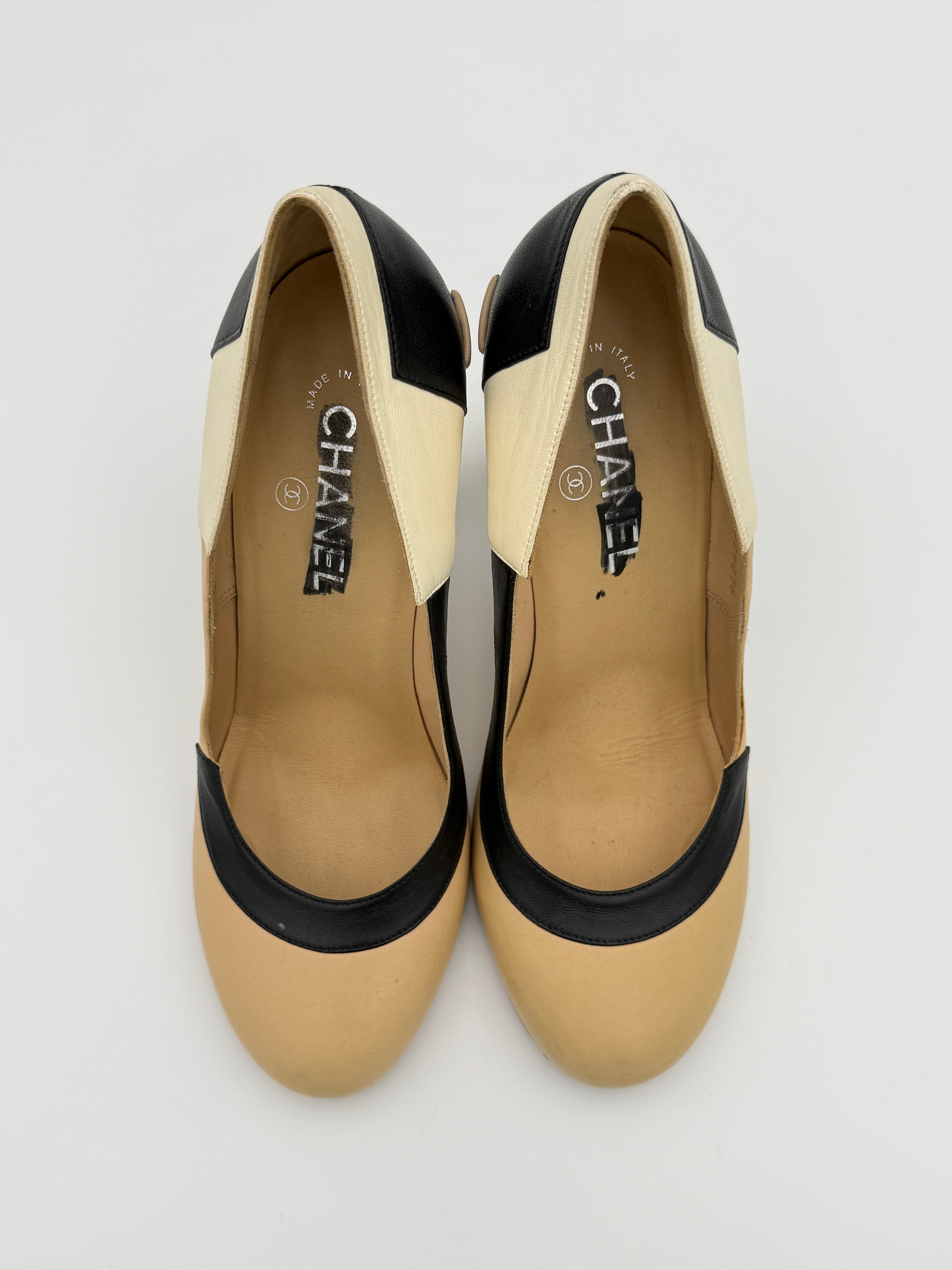 Chanel beige black heel pump EU39,5