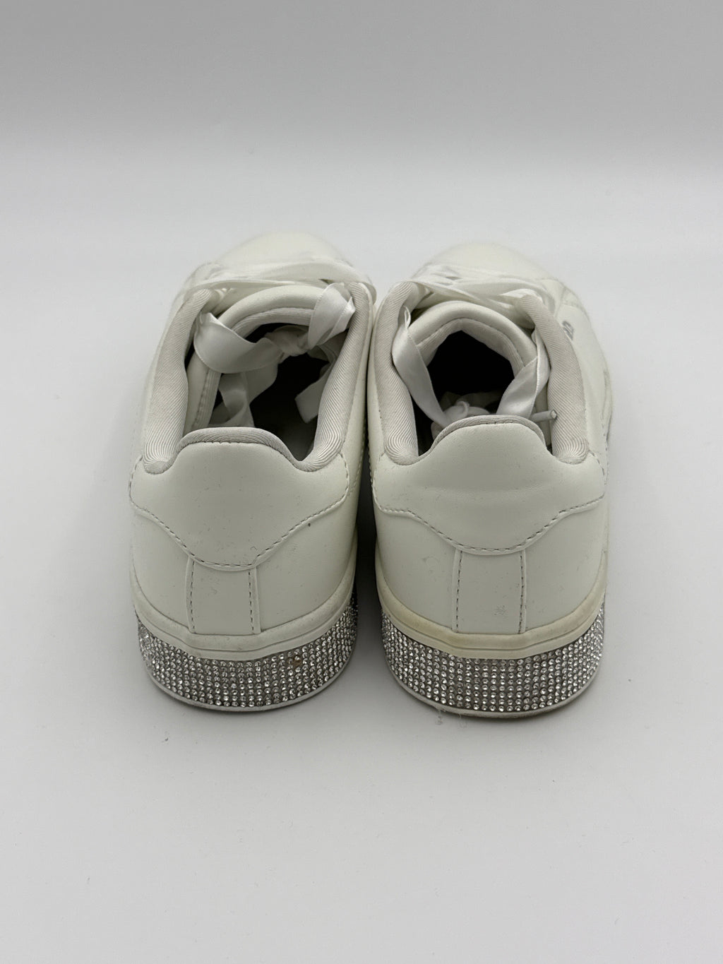 White Snickers with Crystal size 4 us