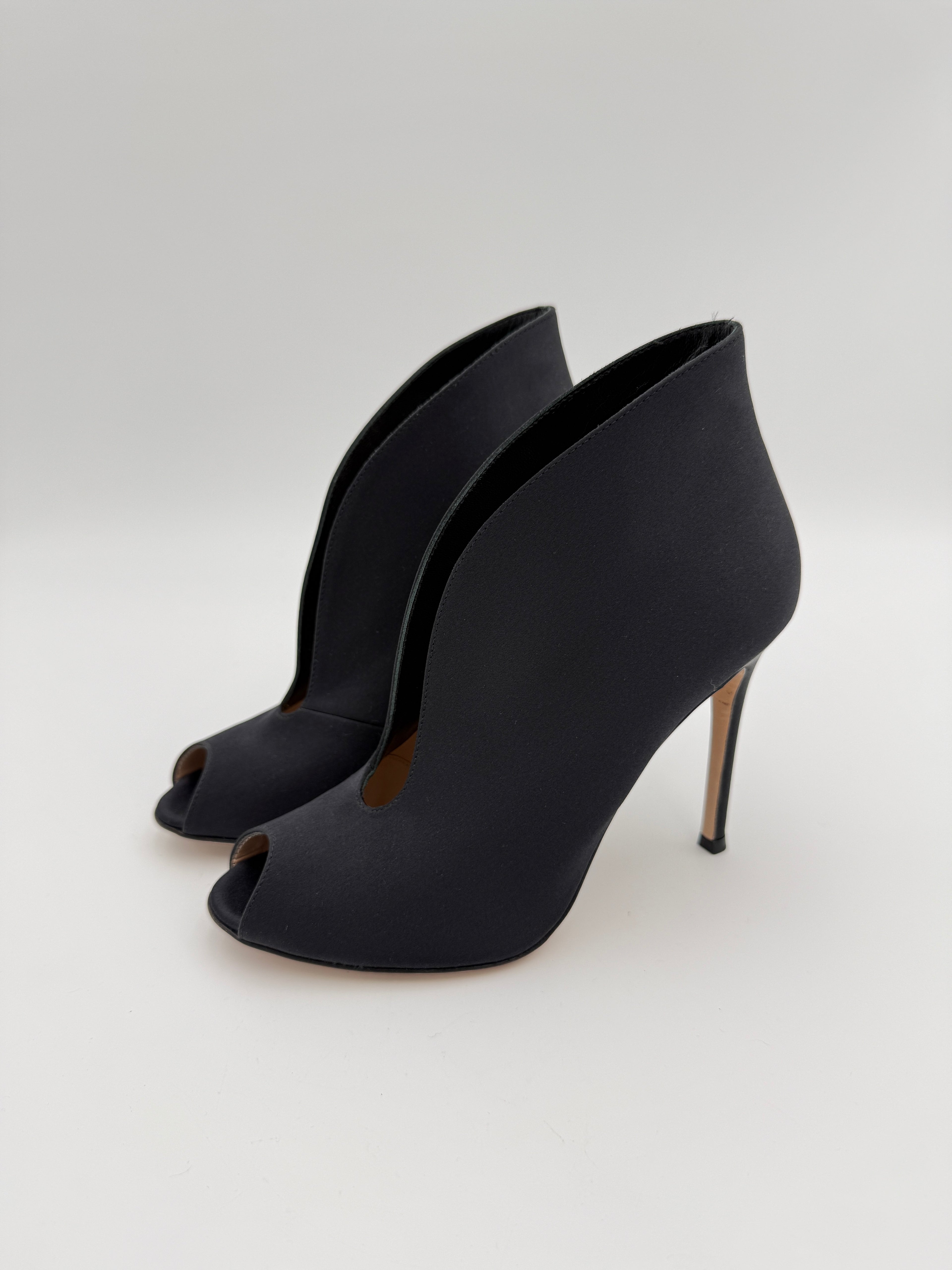 Gianvitto Rossi Black Satin Peep Toe - Size EU36.5