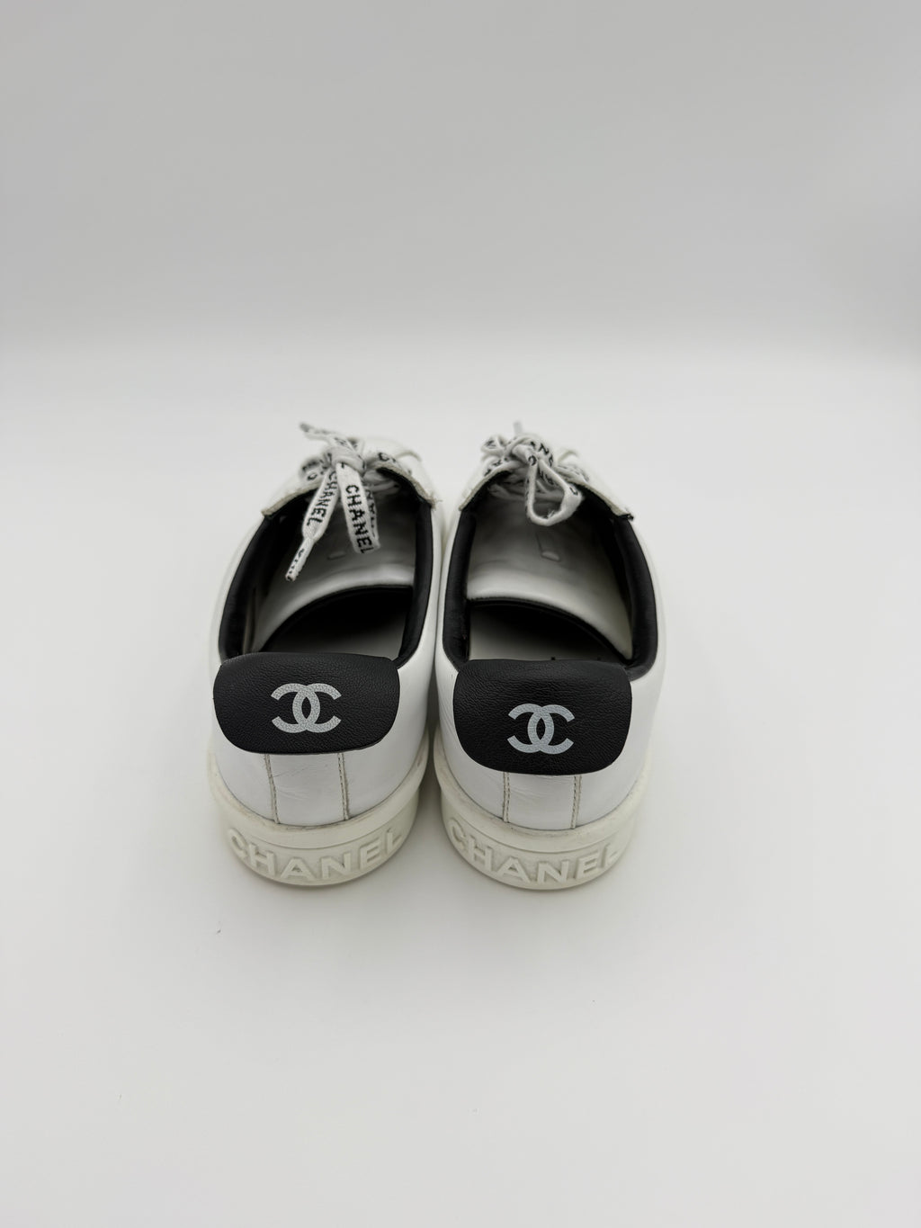 Chanel White Leather sneaker Size 36,5