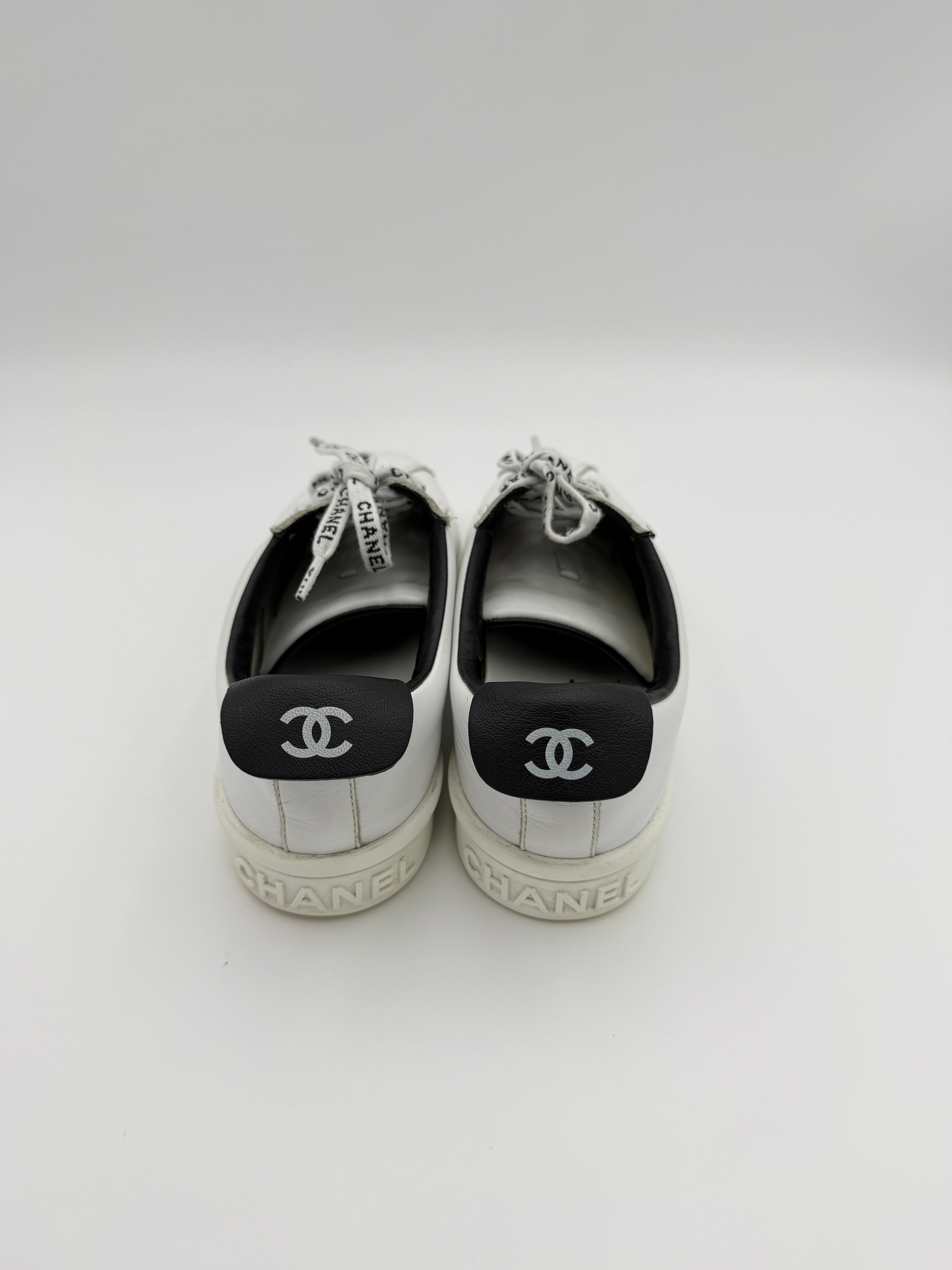 Chanel White Leather sneaker Size 36,5