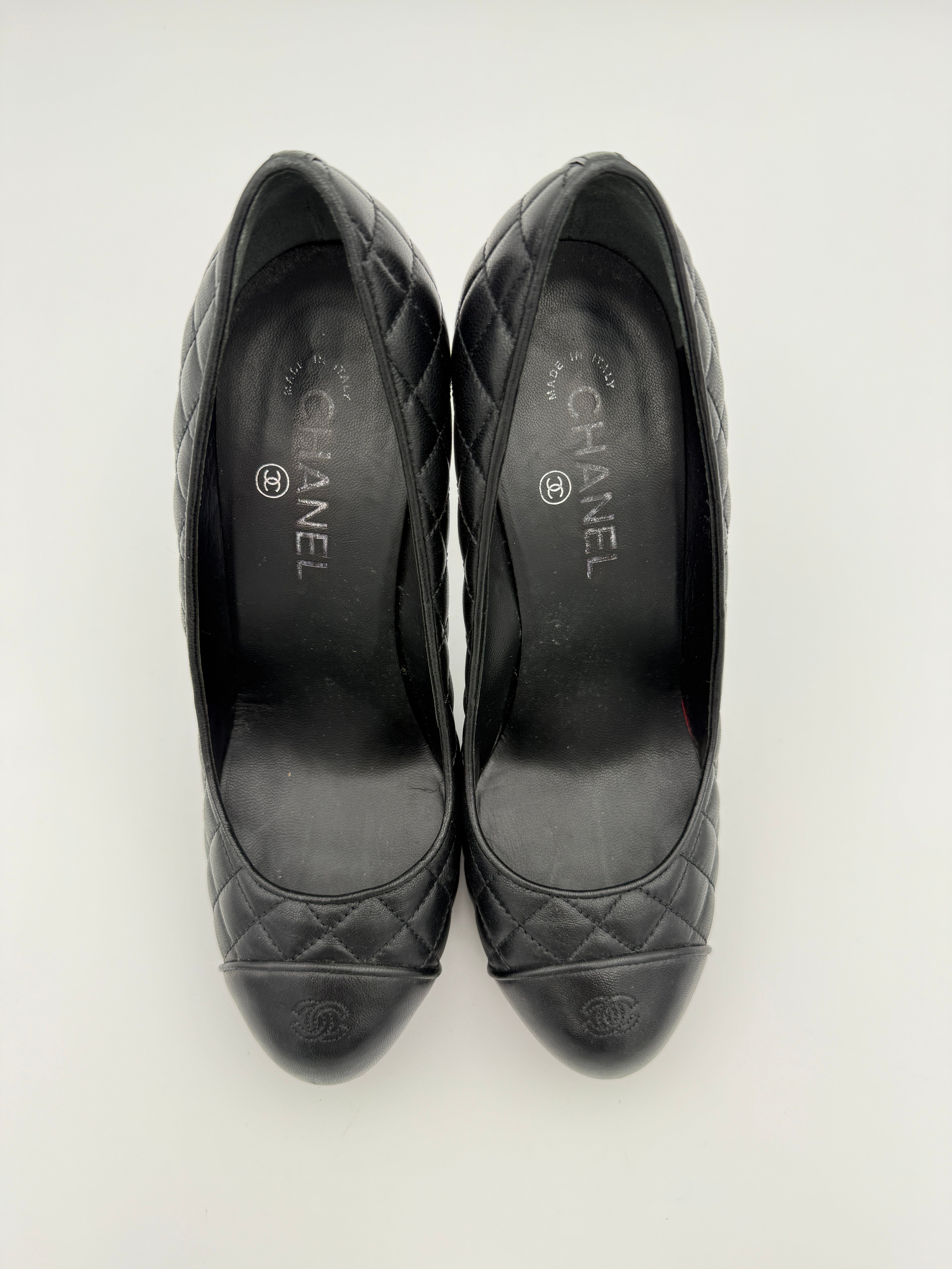 Chanel black pump