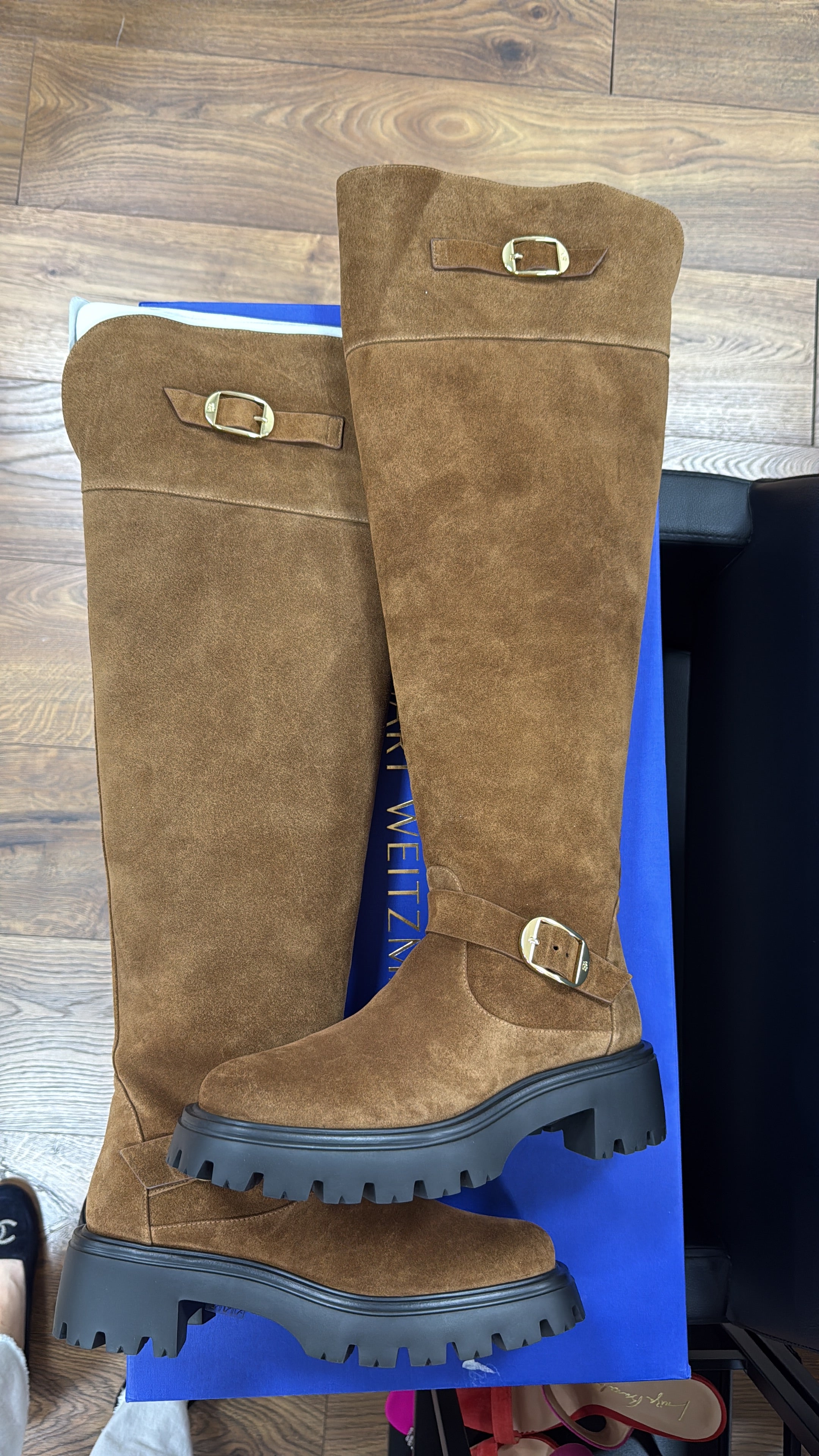 Stuart weitzmen brown suede knee boot new , box, dust size 9.5