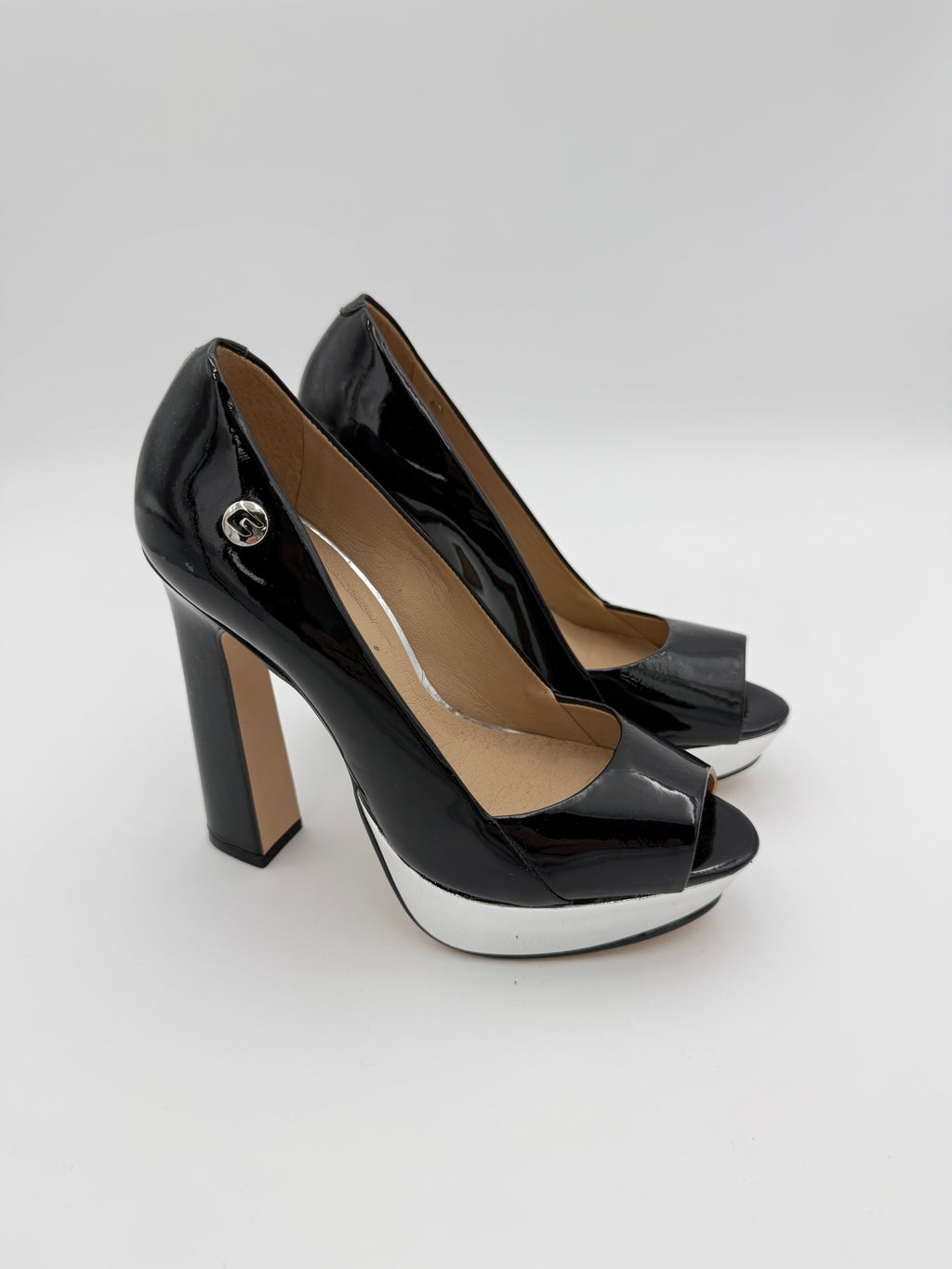 Carmin Black Patent Heel Size 5